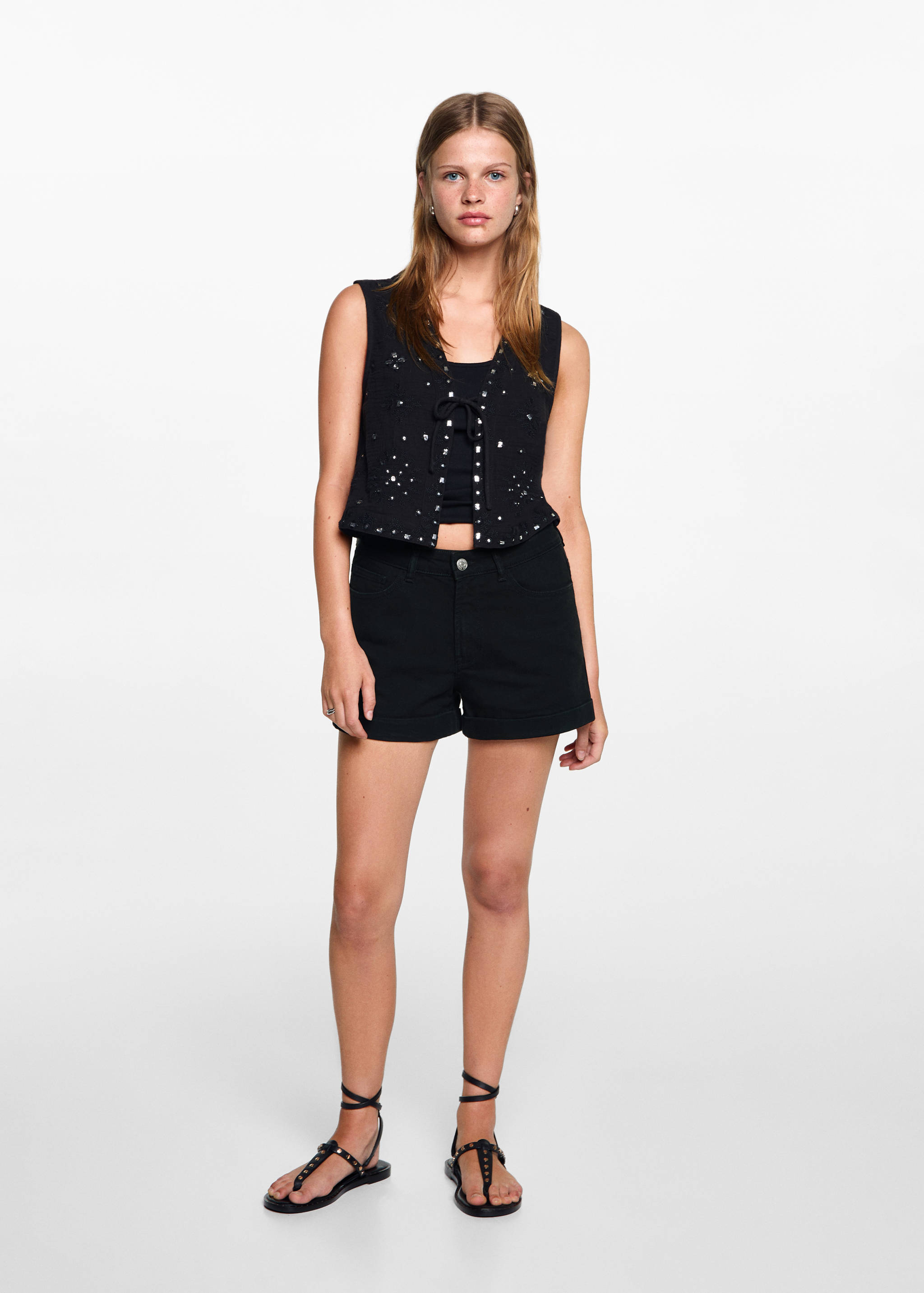 Short bajo vuelto - Plano general
