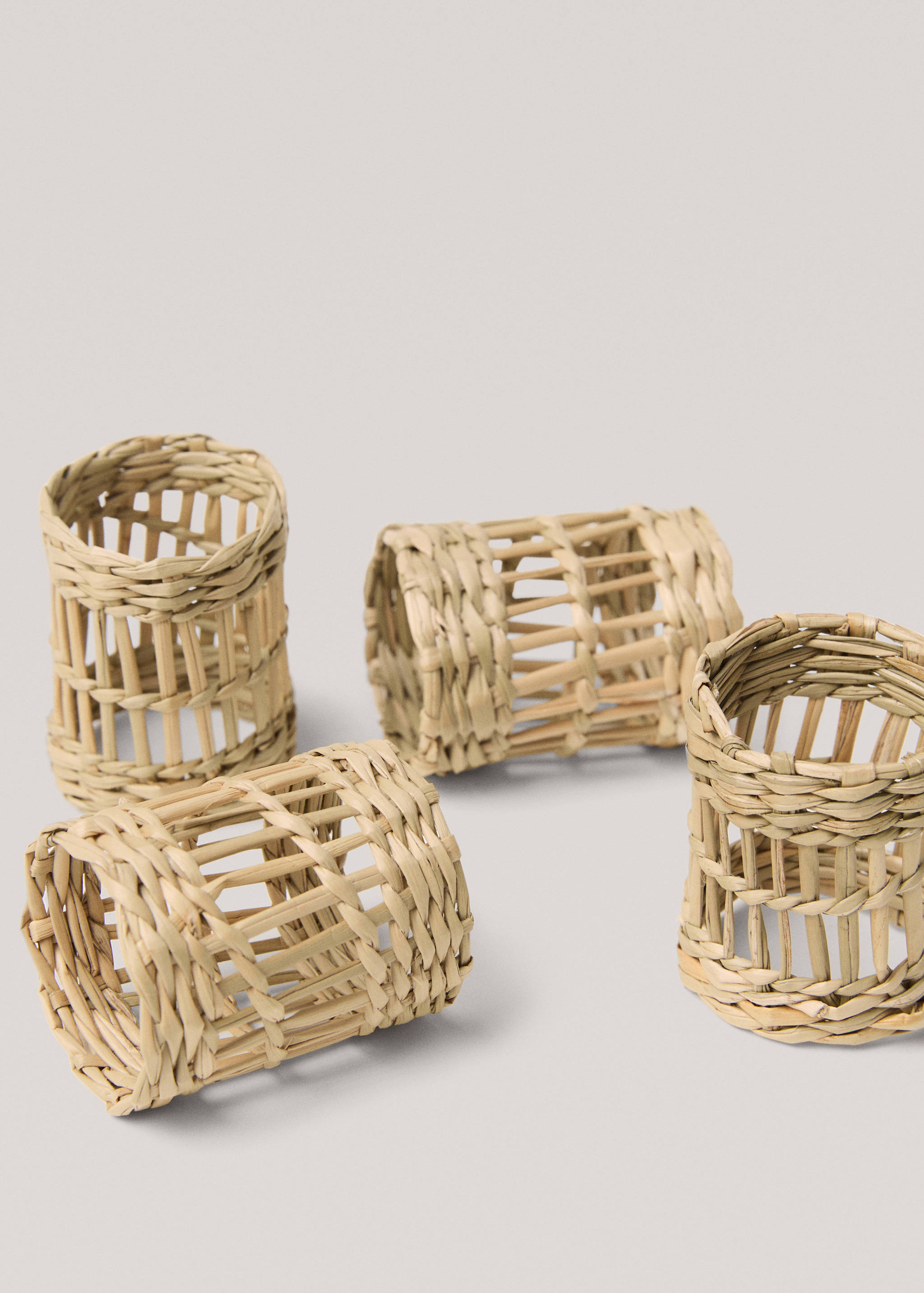 Pack of 4 natural fibre napkin rings 4x5cm - Details of the article 1