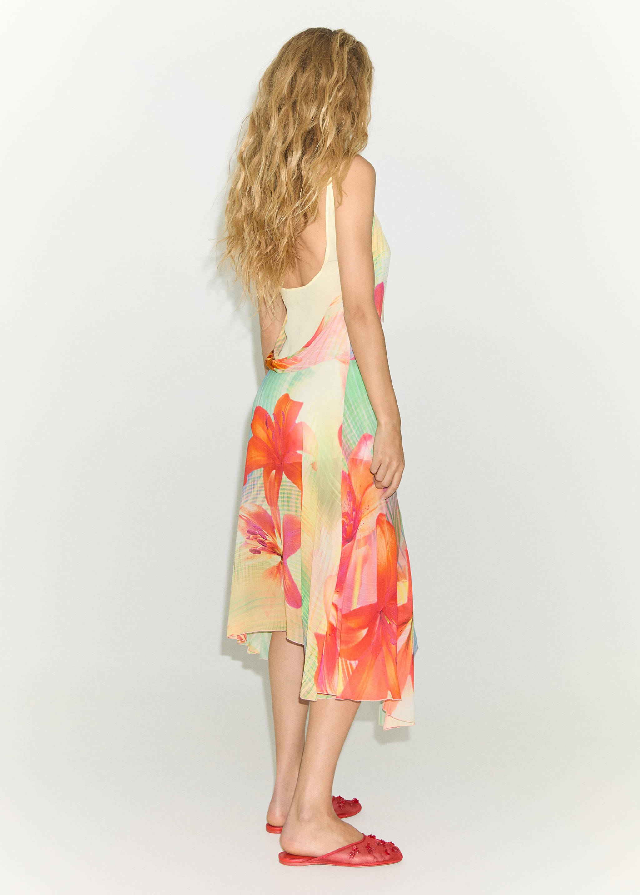 Printed dress with asymmetrical hem - Reverse of the article