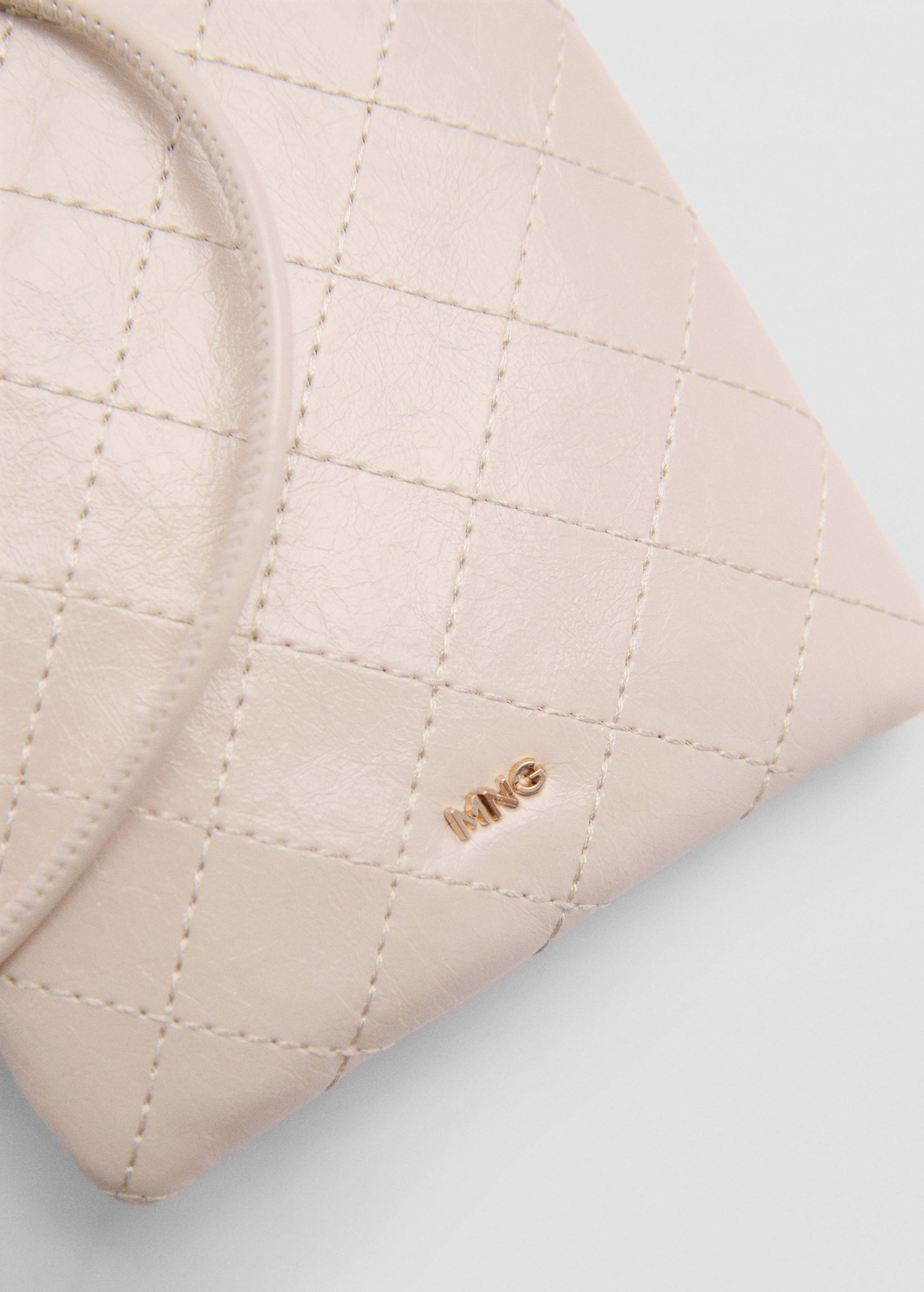 Mobile phone case with decorative stitching - Details of the article 1