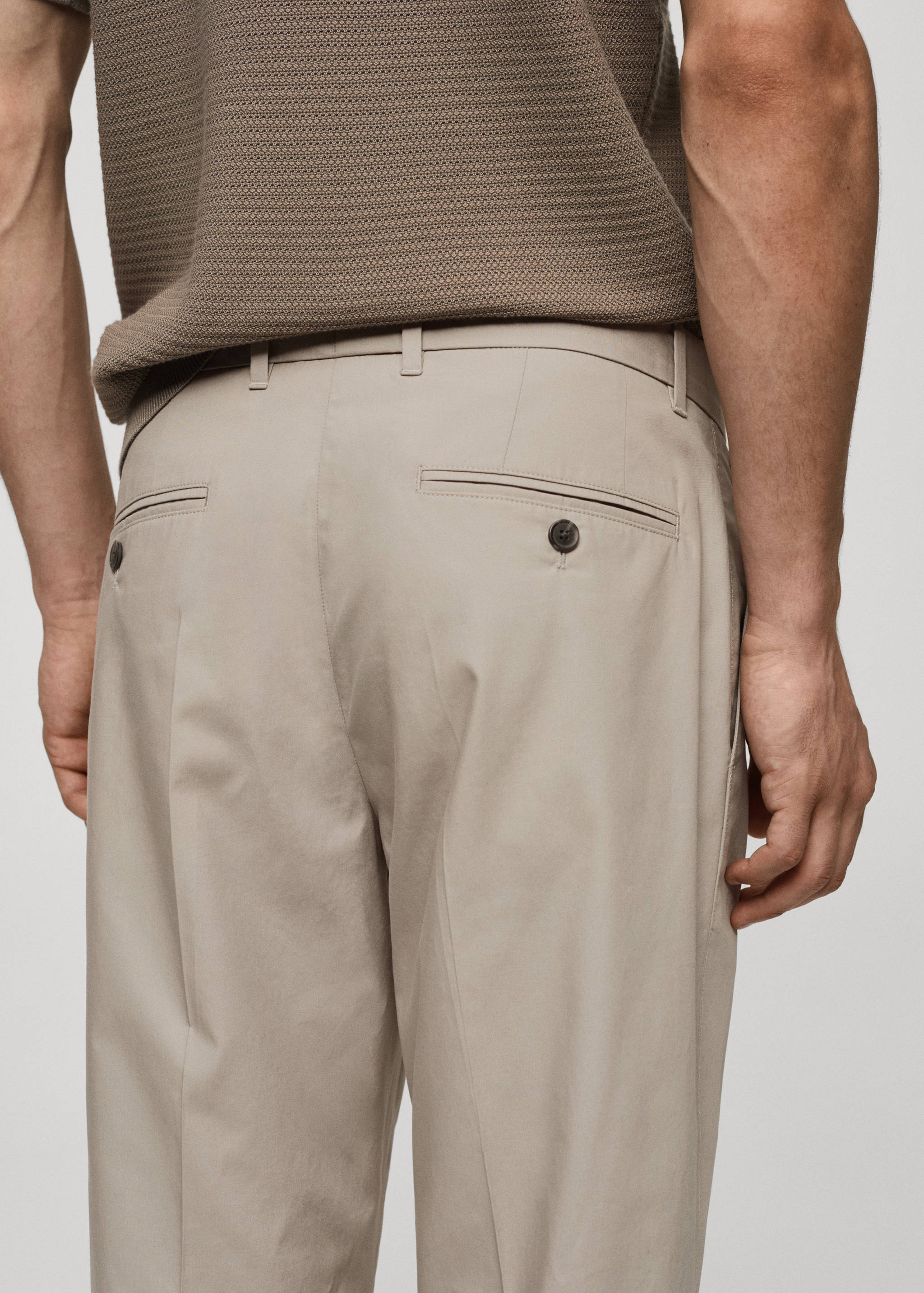 Slim-fit lyocell pleated trousers - Details of the article 6