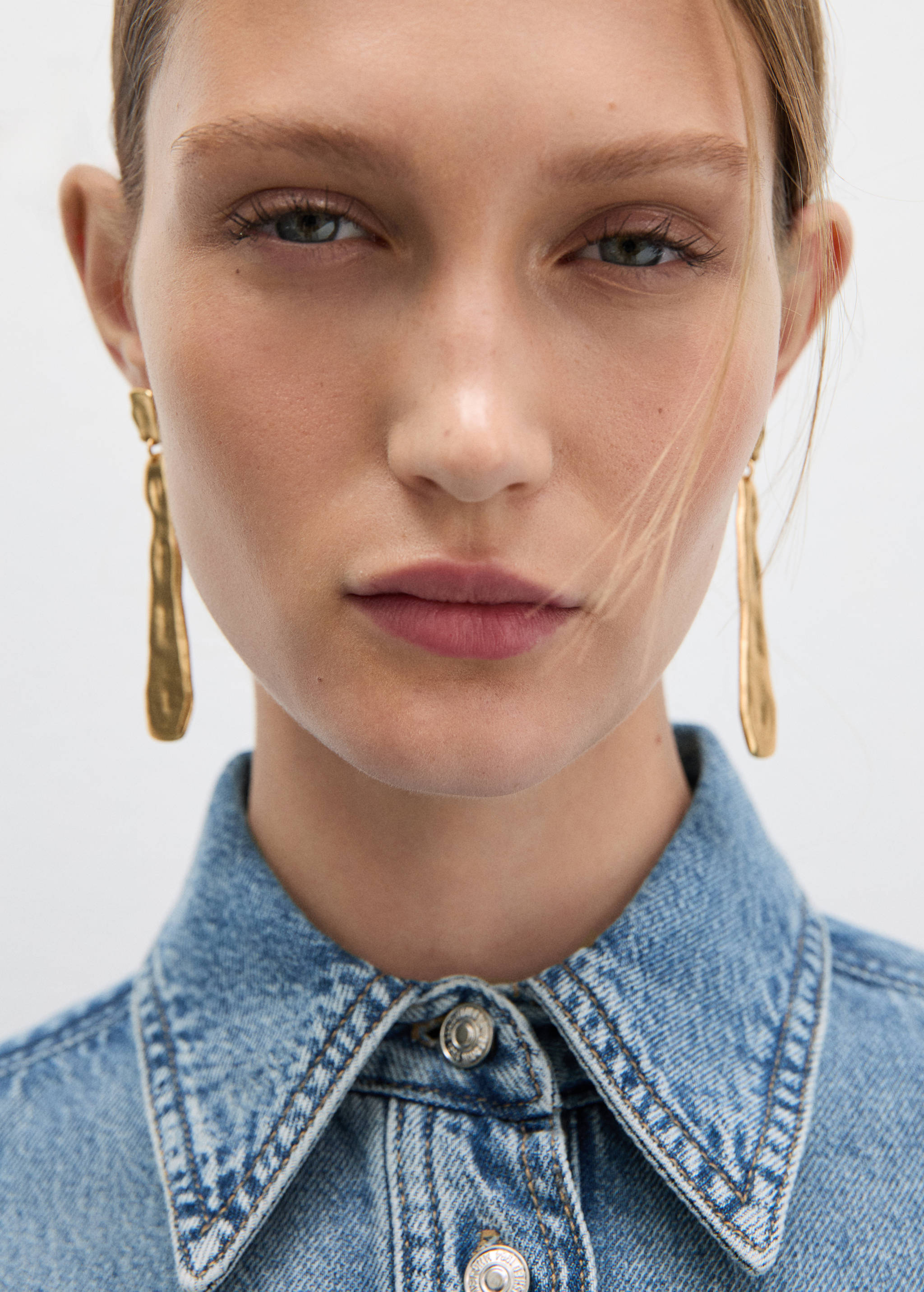 Boucles d'oreilles pendantes irrégulières - Plan général
