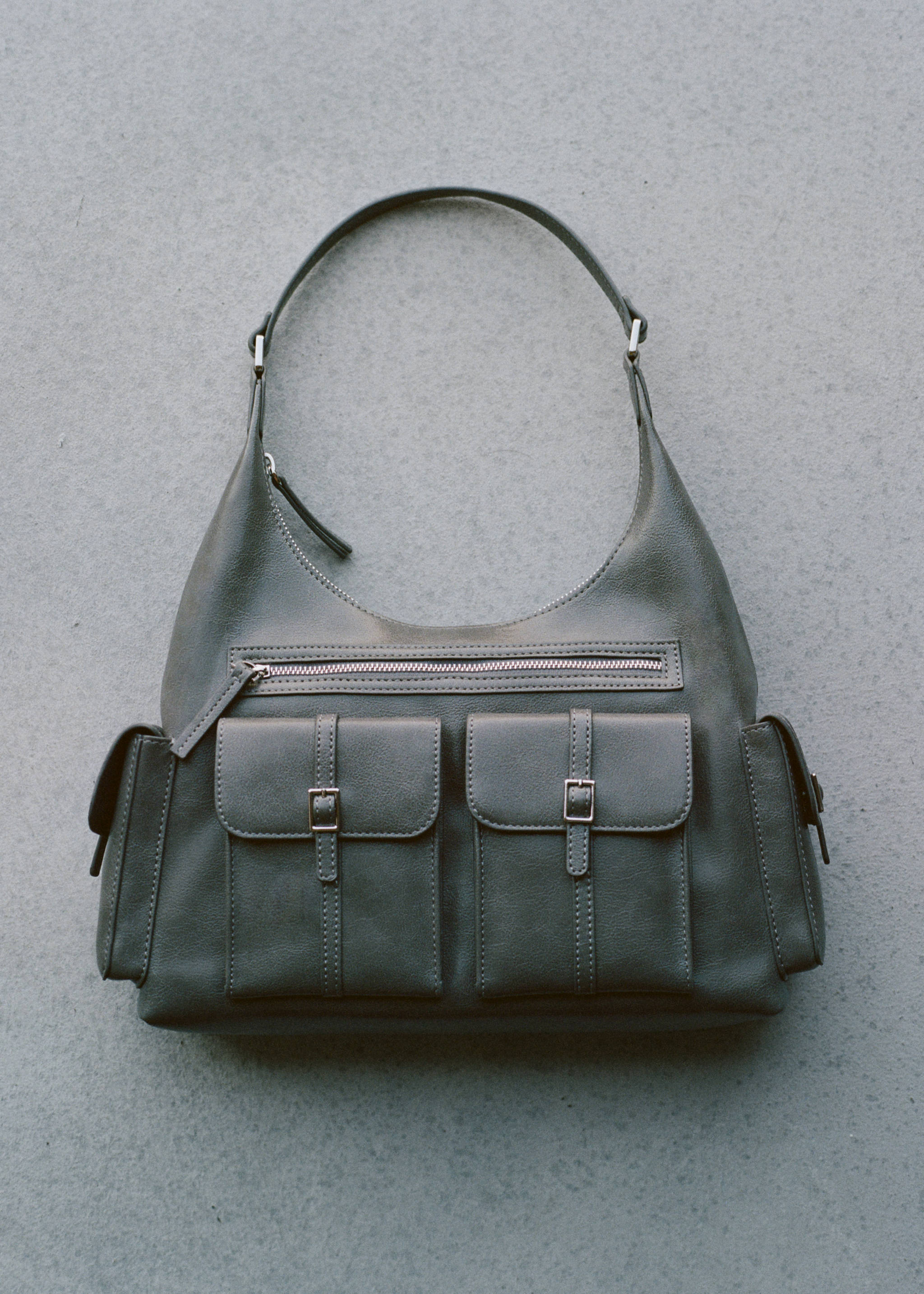Shoulder bag with cargo pockets - Details of the article 9