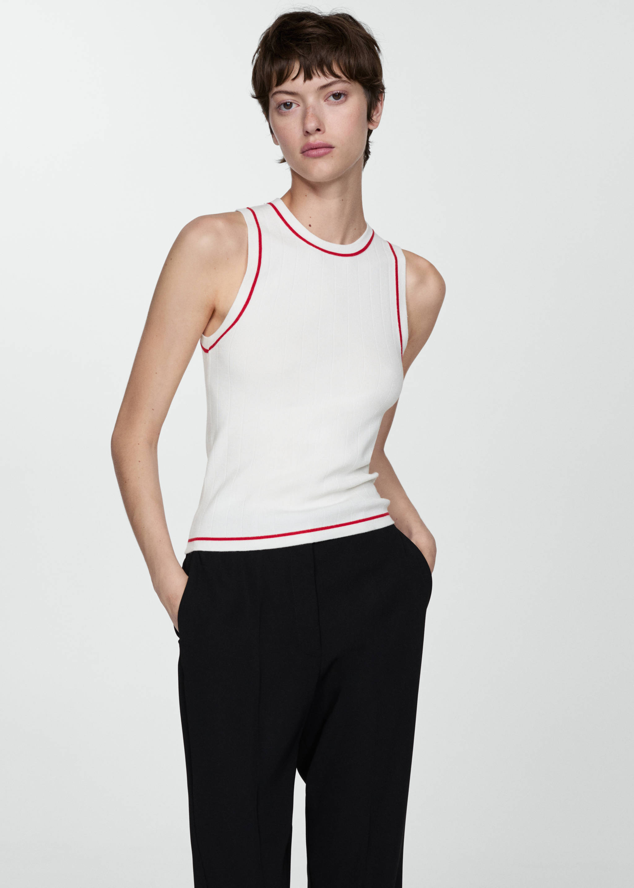 Knitted top with contrasting trim - Medium plane
