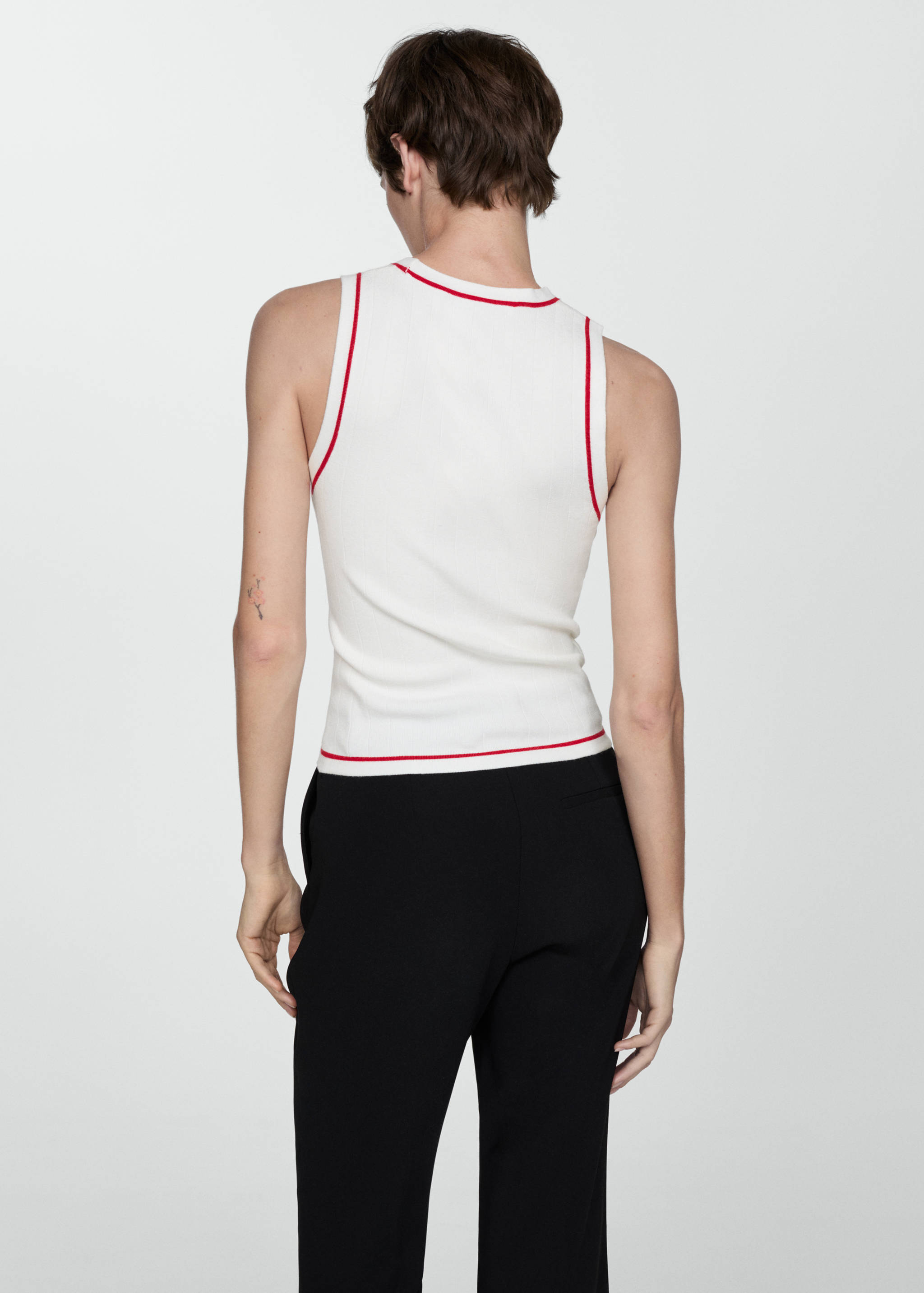 Knitted top with contrasting trim - Reverse of the article