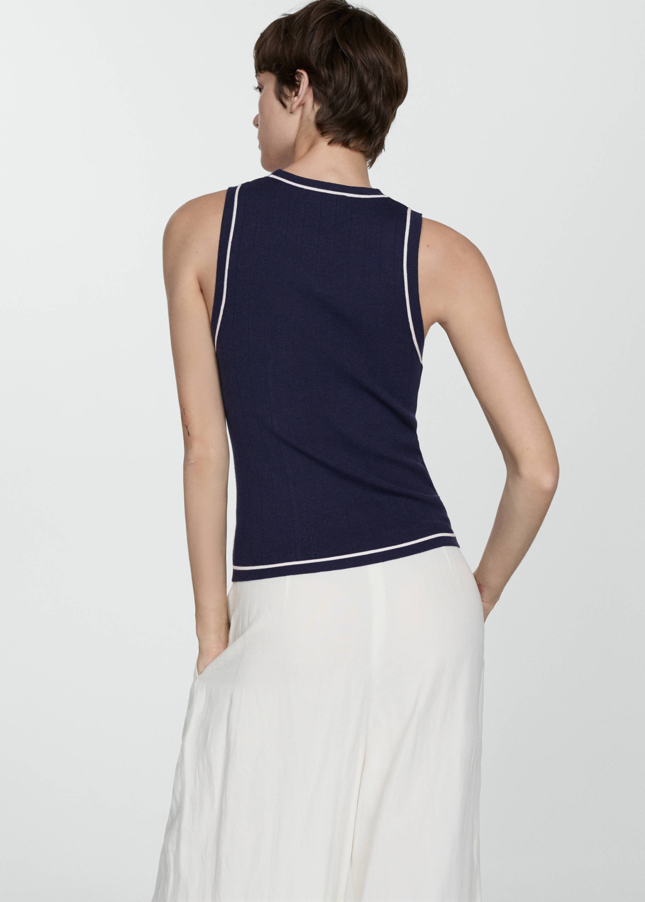 Knitted top with contrasting trim - Reverse of the article