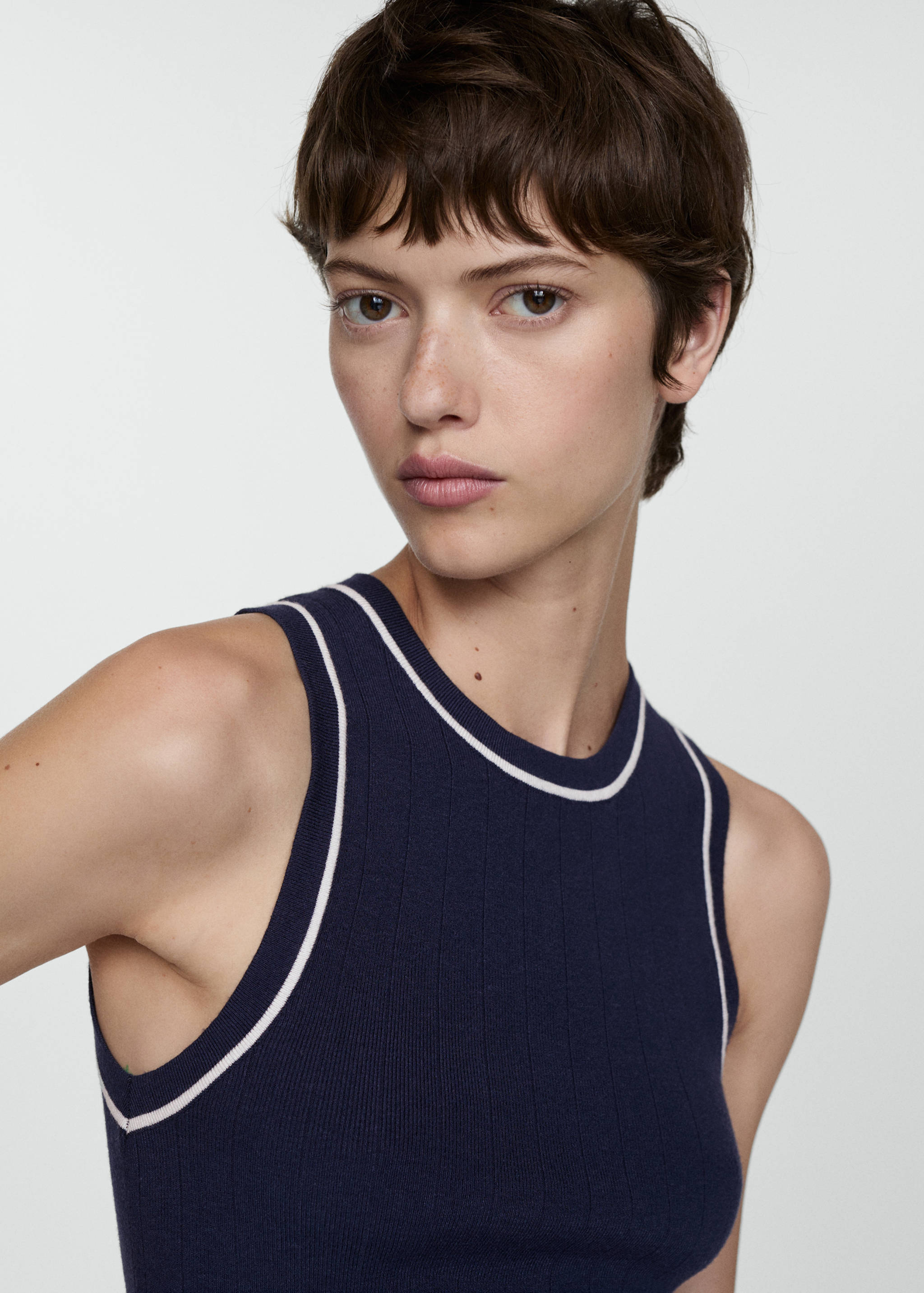 Knitted top with contrasting trim - Details of the article 1