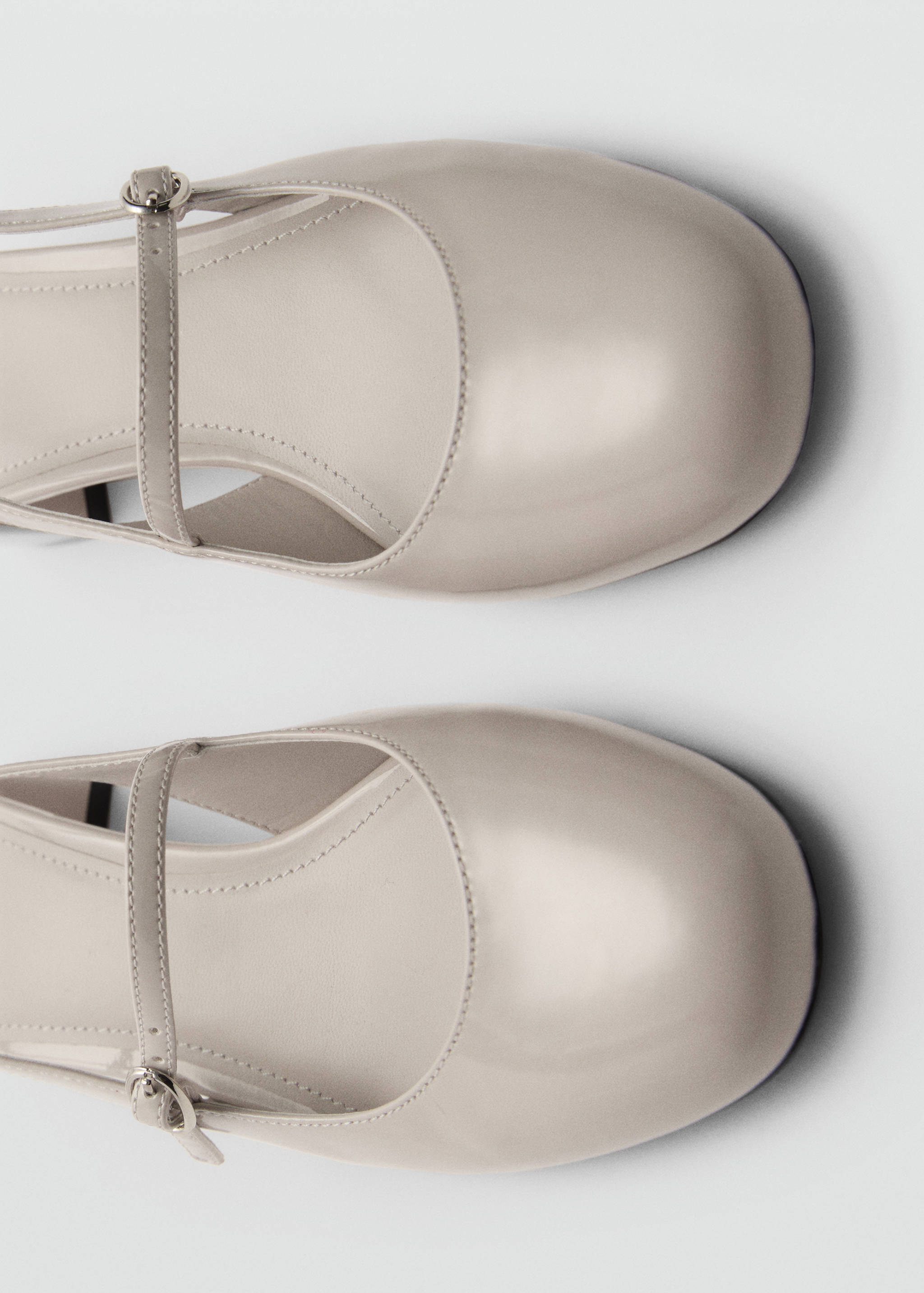 Heeled shoes with buckle - Details of the article 1