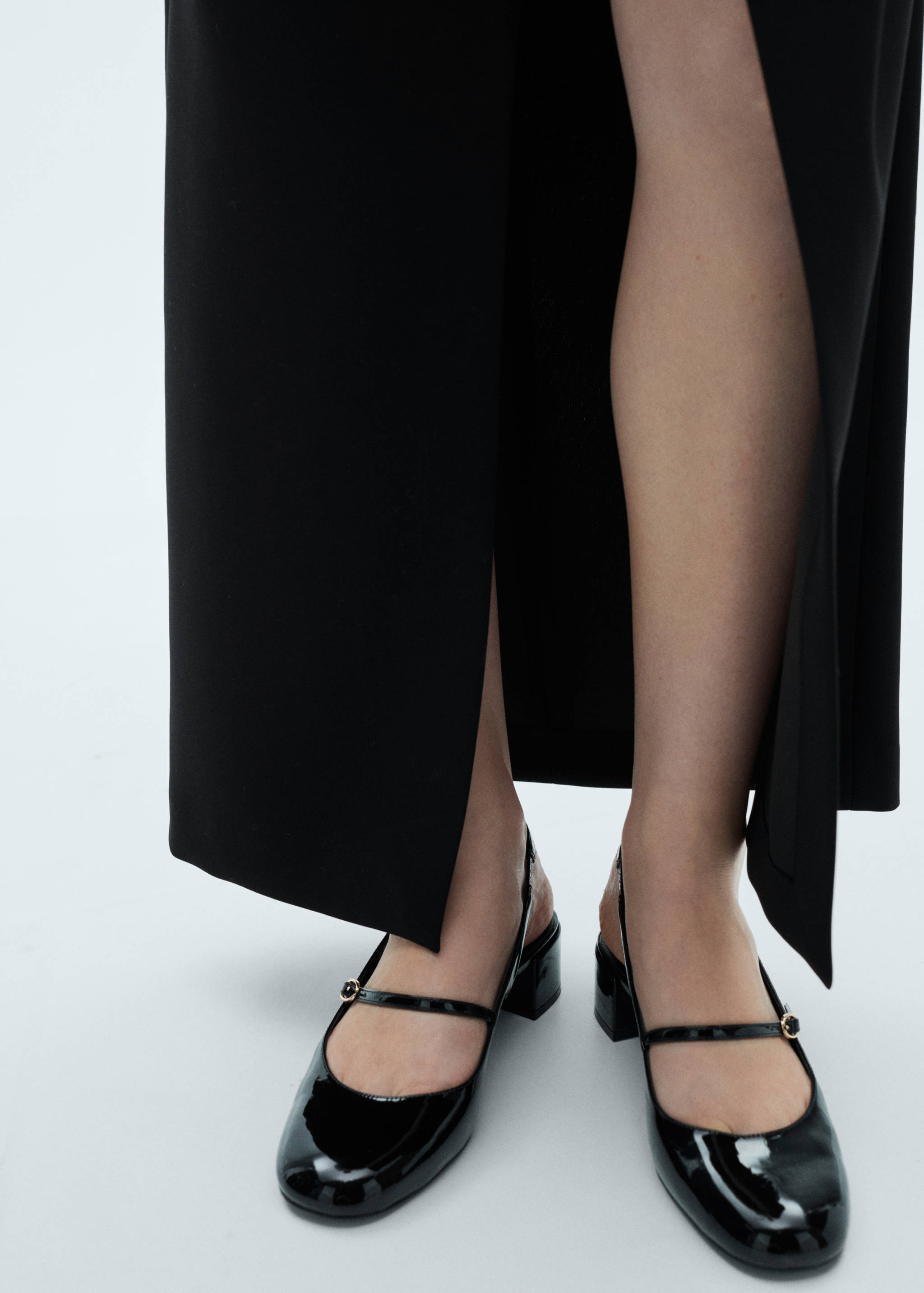 Heeled shoes with buckle - Details of the article 9