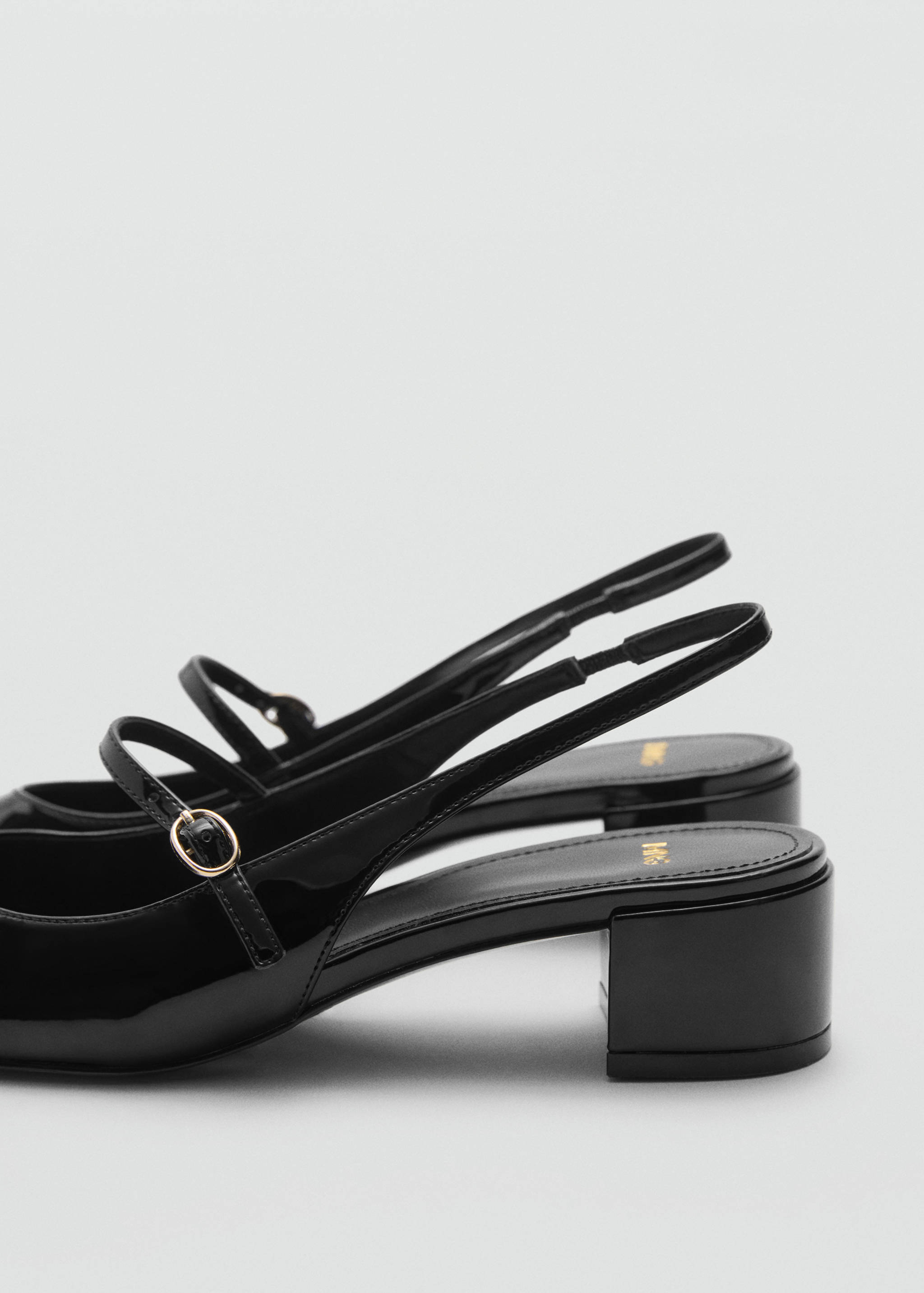 Heeled shoes with buckle - Details of the article 1