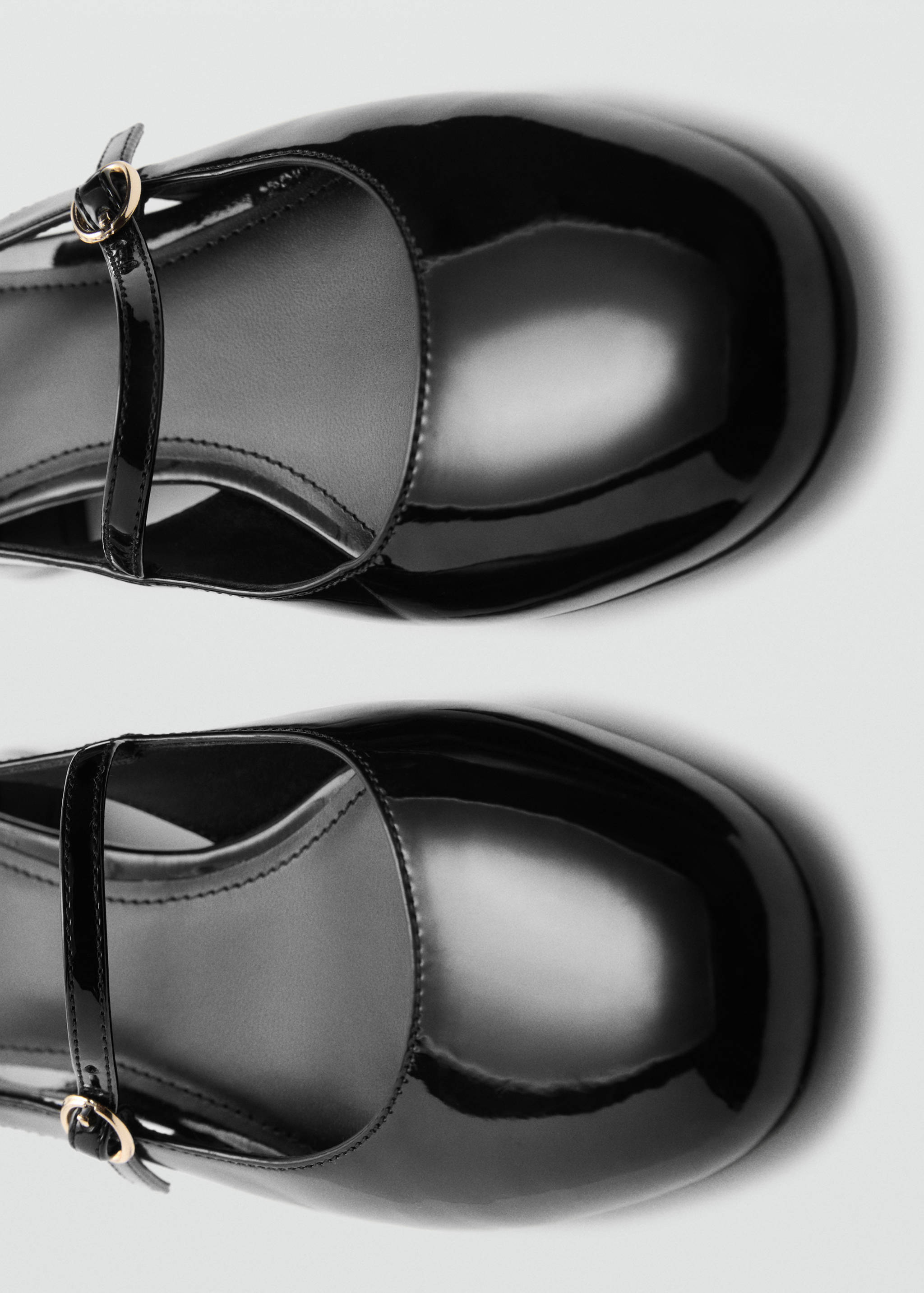 Heeled shoes with buckle - Details of the article 2