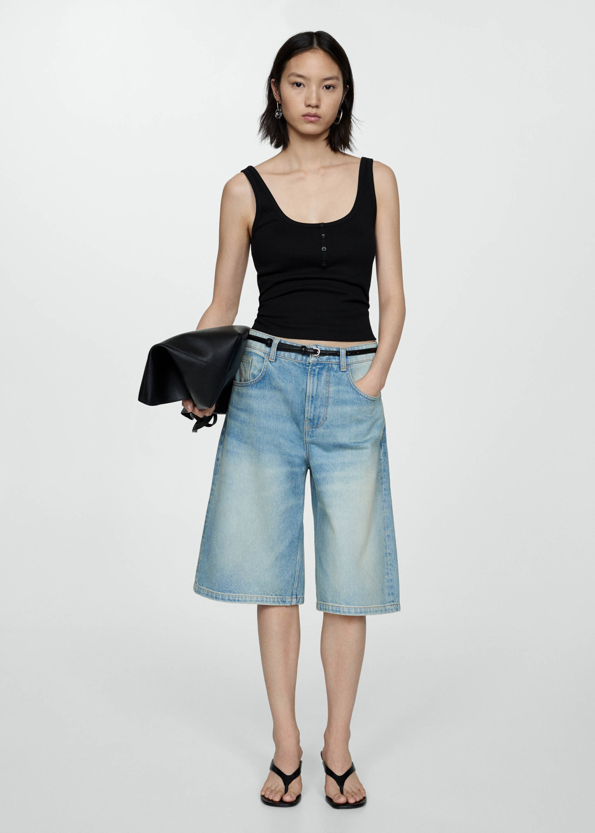 Топ на бретельках с пуговицами - Общий план