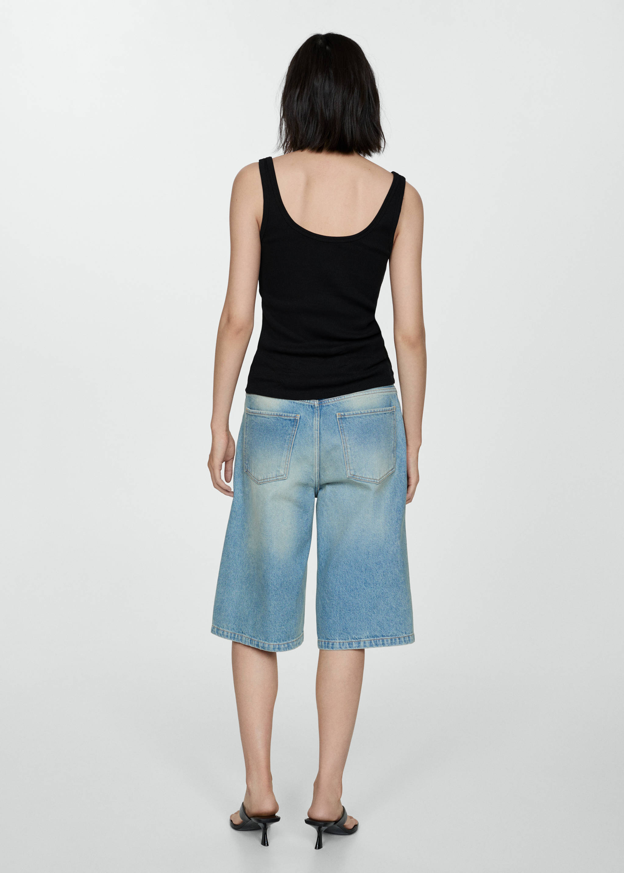 Топ на бретельках с пуговицами - Обратная сторона изделия