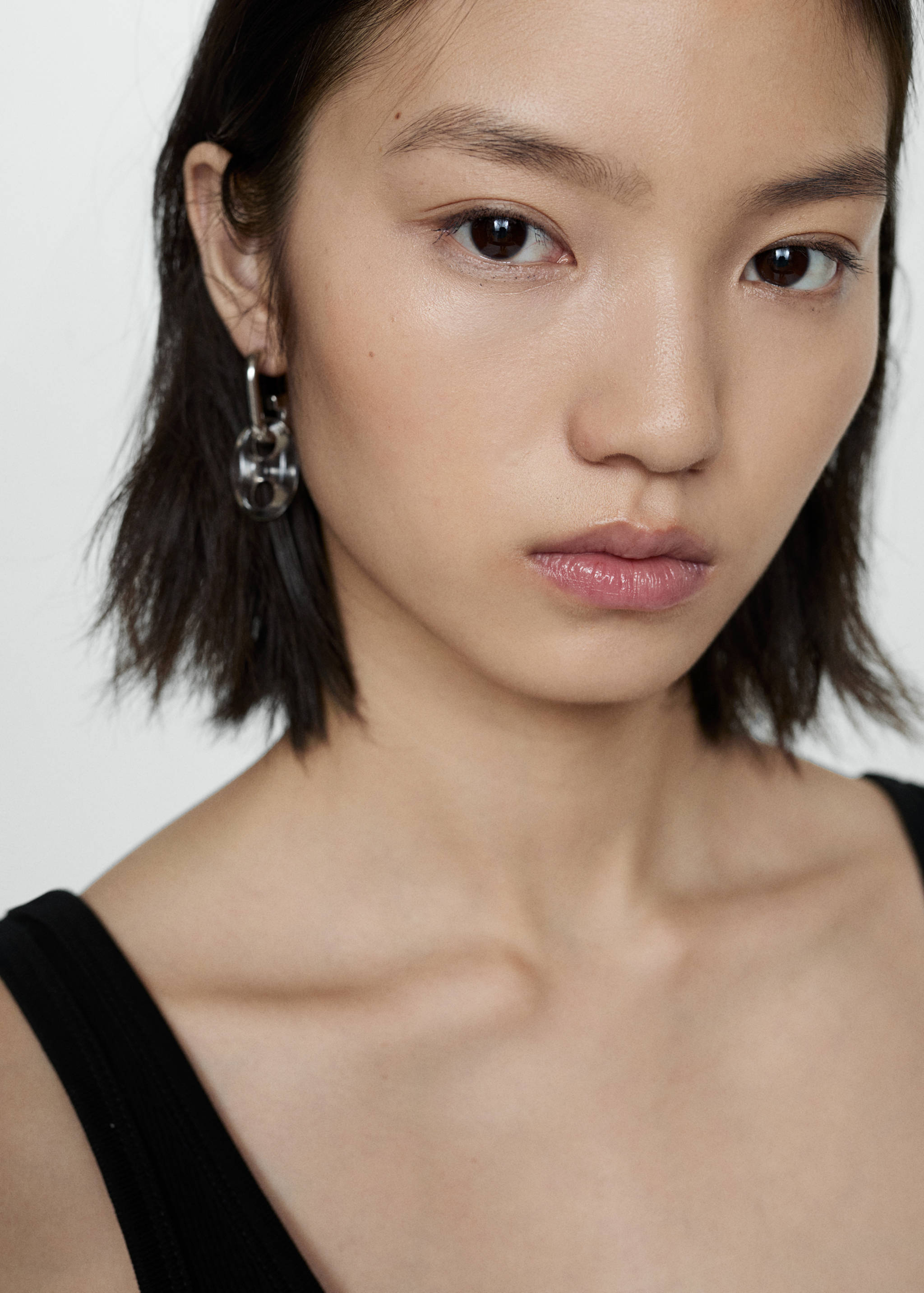 Топ на бретельках с пуговицами - Деталь изделия 1