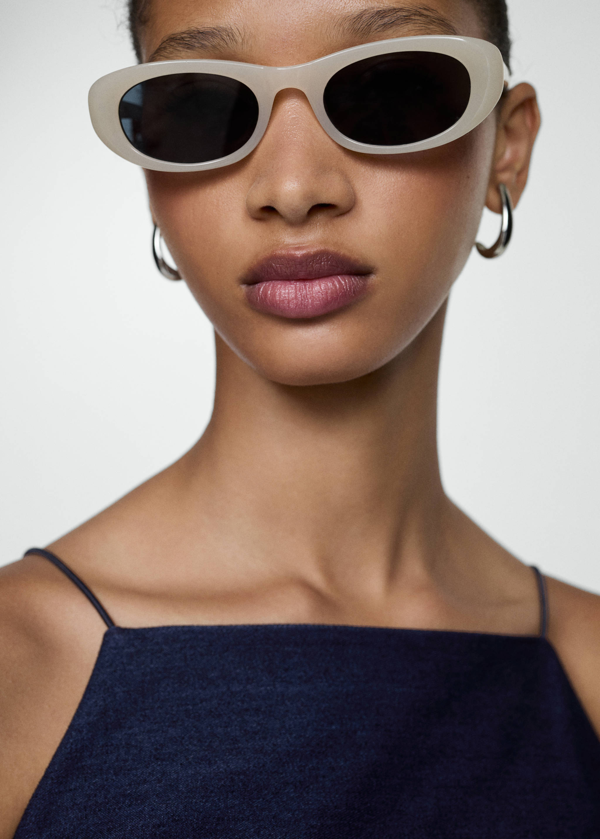 Short strap dress - Details of the article 1