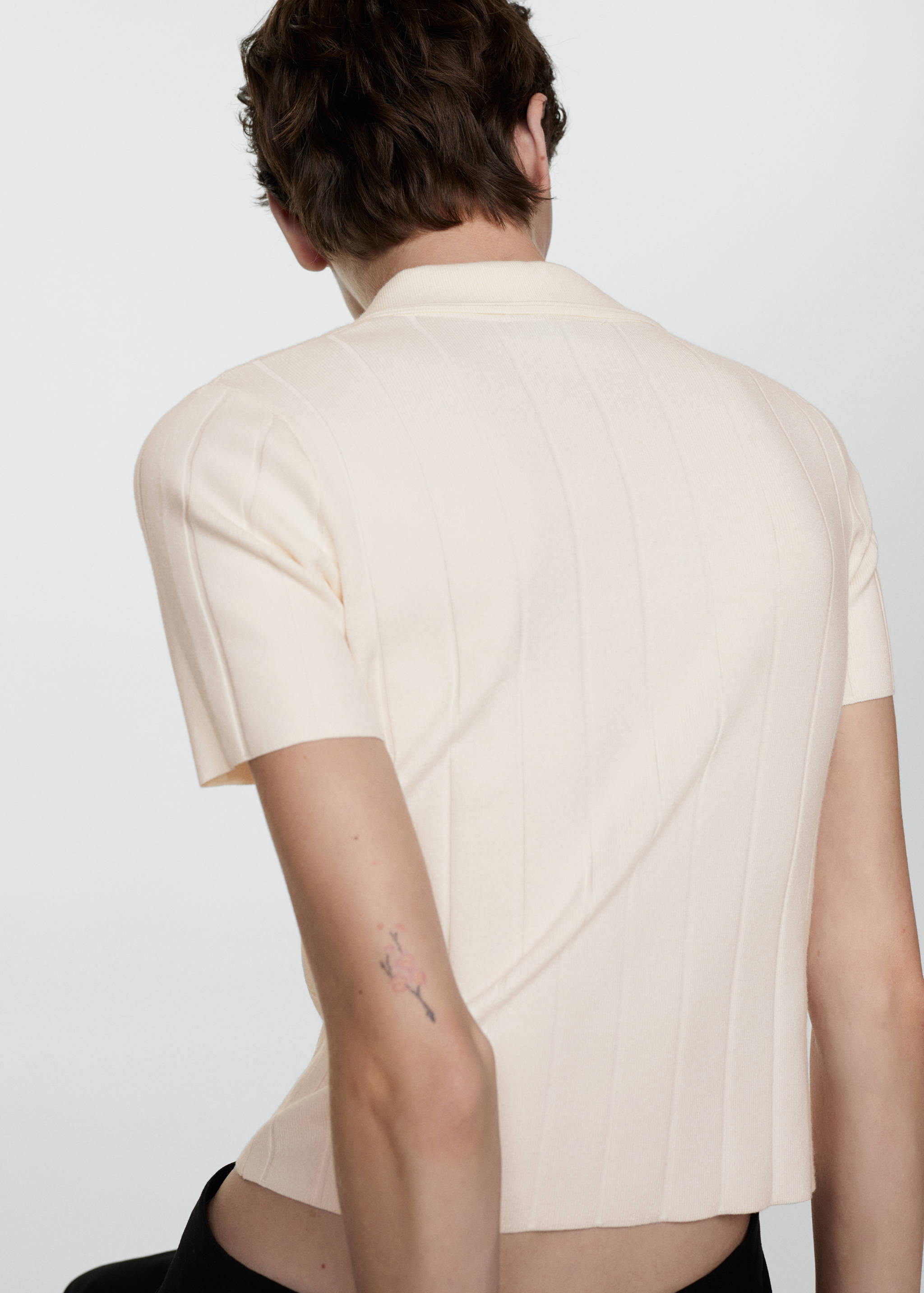 Футболка с воротником поло - Обратная сторона изделия