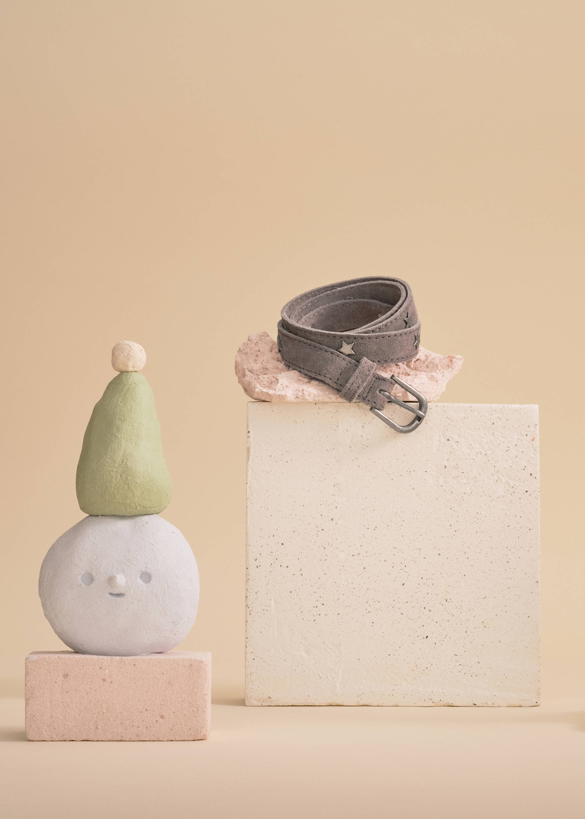 Leather belt with star studs - General plane