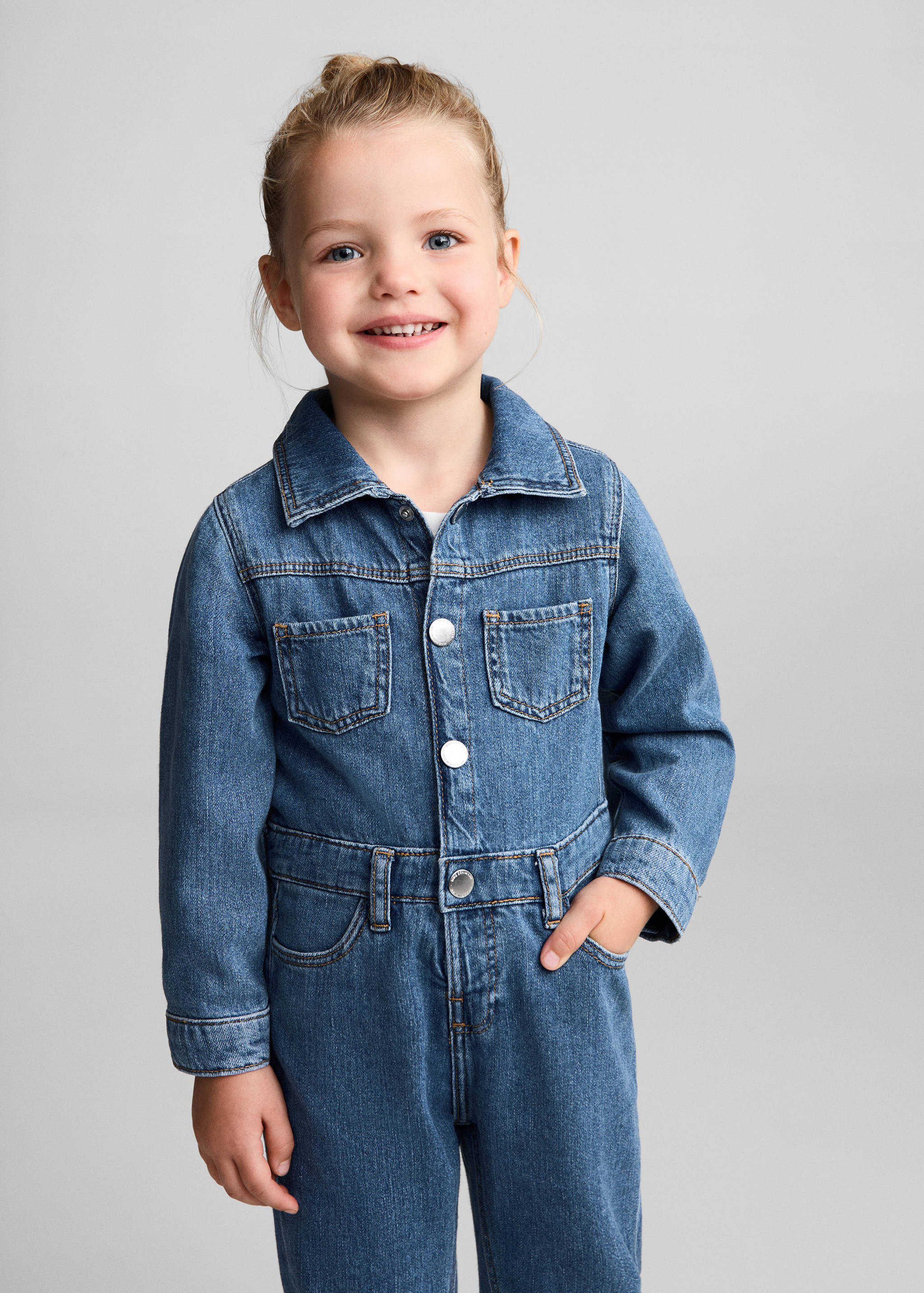 Combinaison chemise en jean - Plan moyen