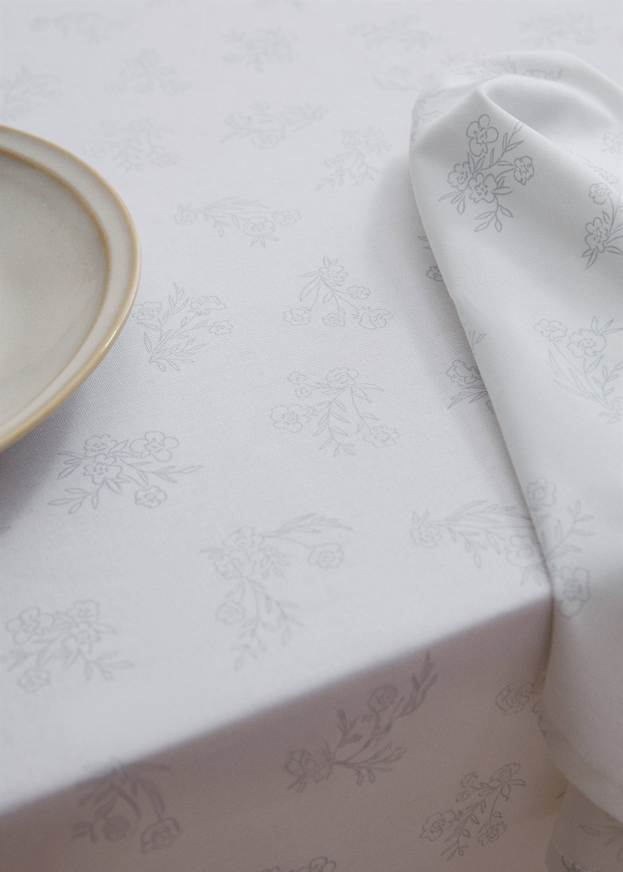 100% cotton tablecloth with floral design for 2 to 4 diners - Details of the article 7