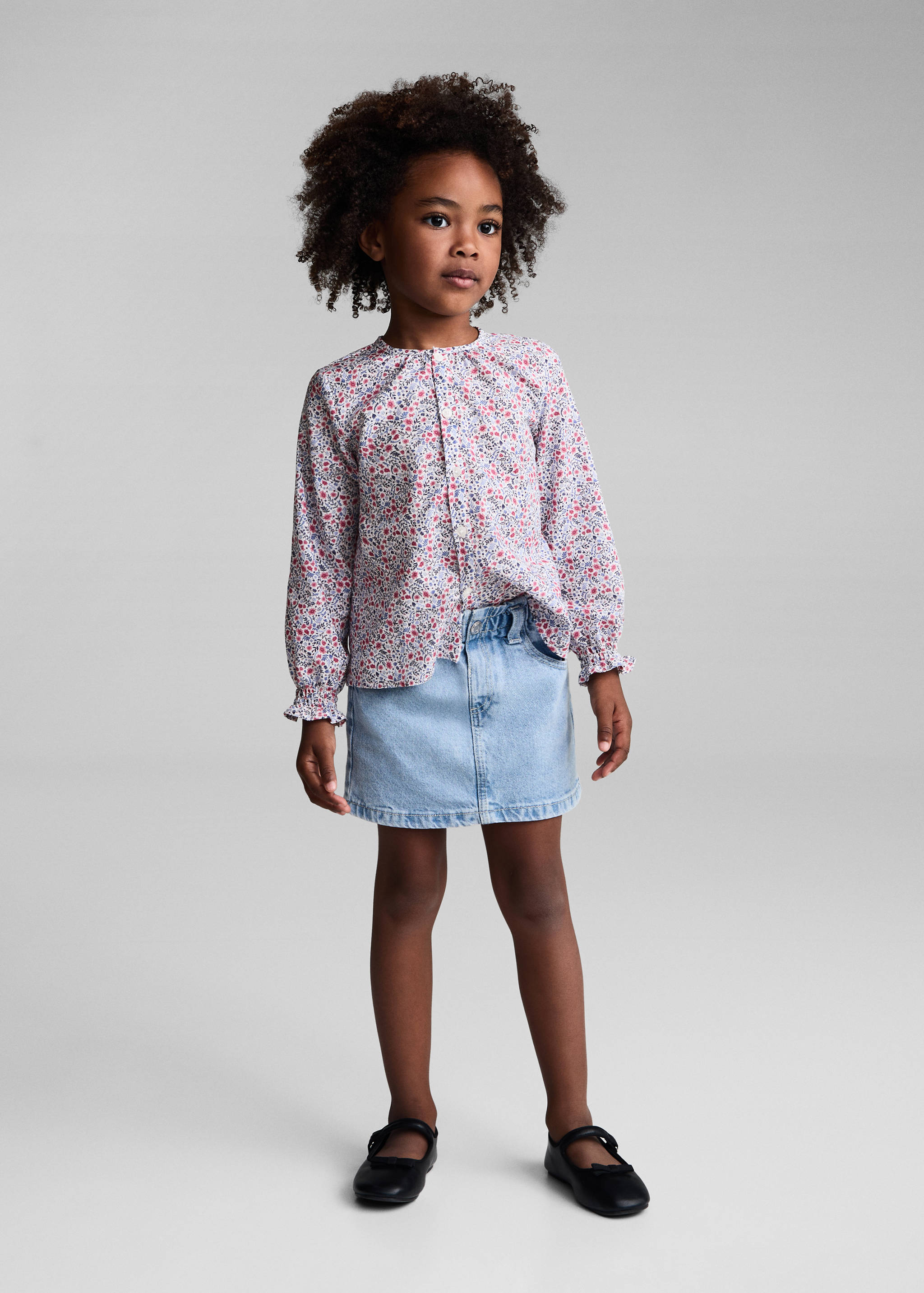 Buttoned printed blouse - General plane