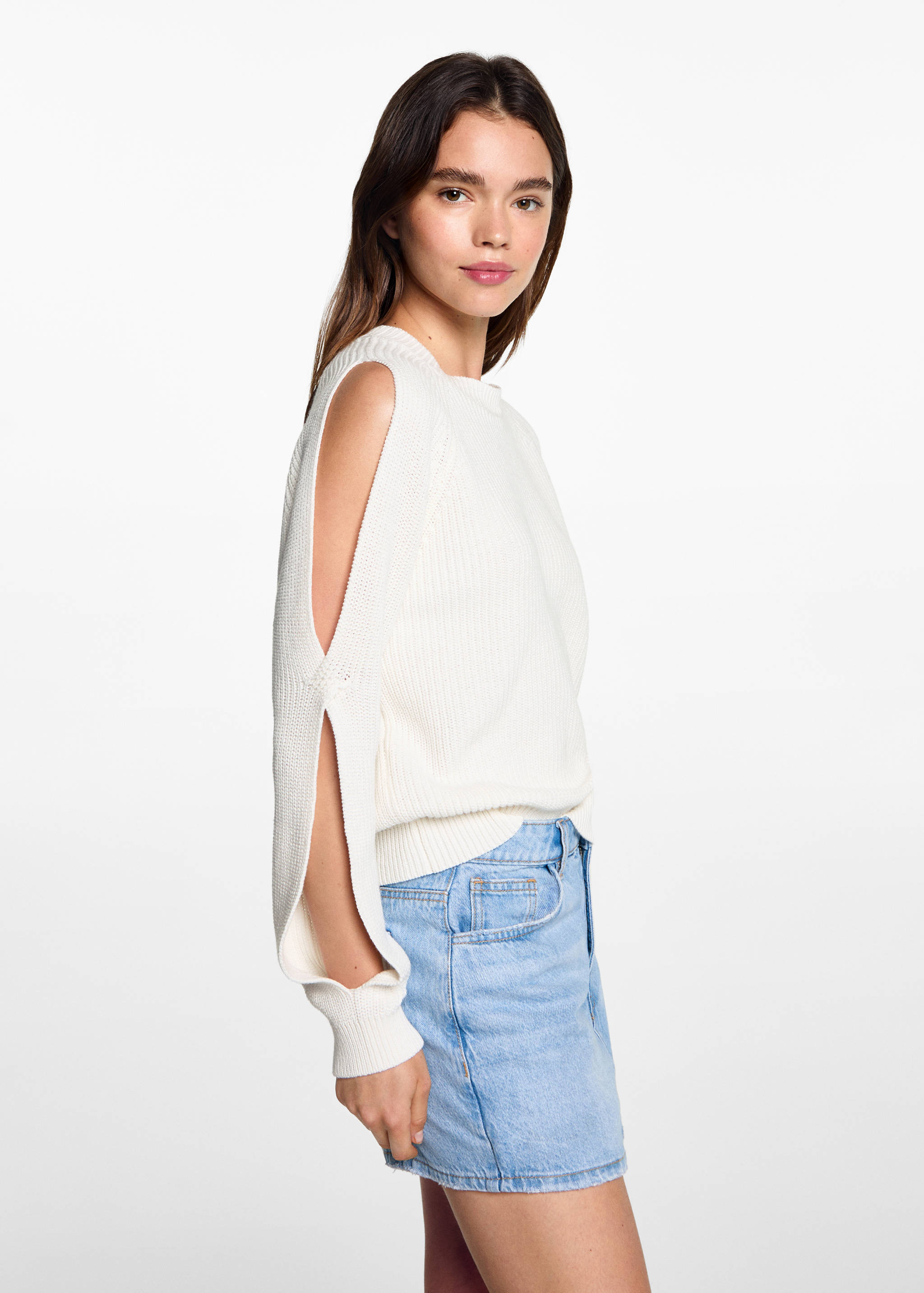 Knitted sweater with openings - Medium plane