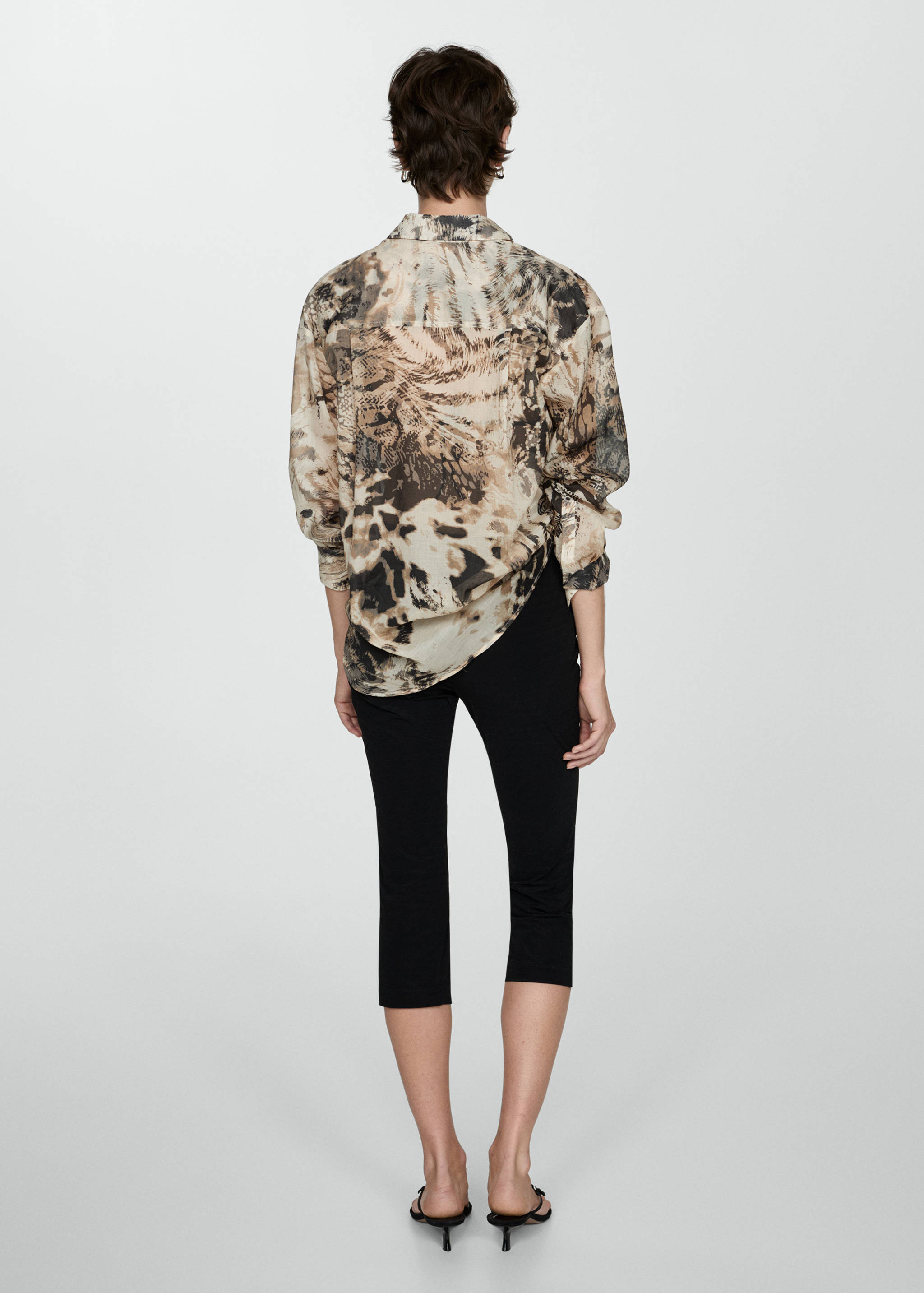 Camisa animal print semitransparente - Reverso del artículo