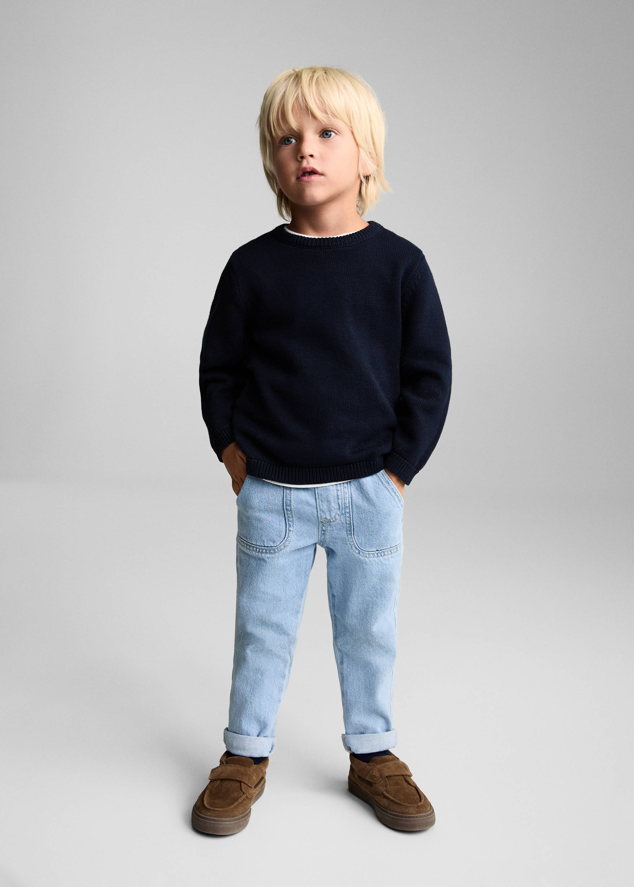 Round-neck knitted sweater - General plane