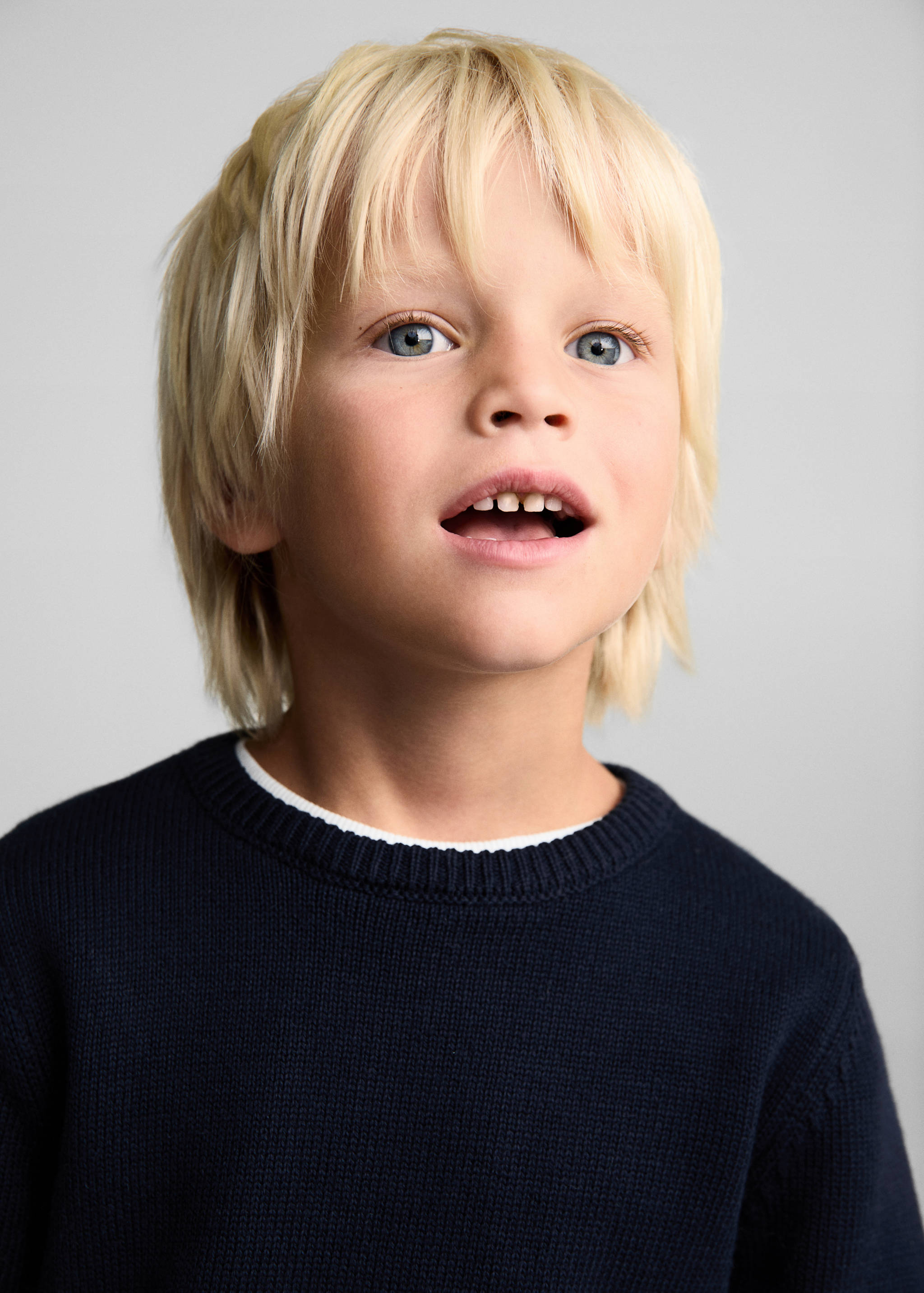 Round-neck knitted sweater - Details of the article 1