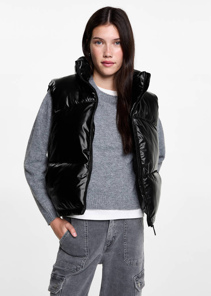 Quilted gilet with pockets — Black