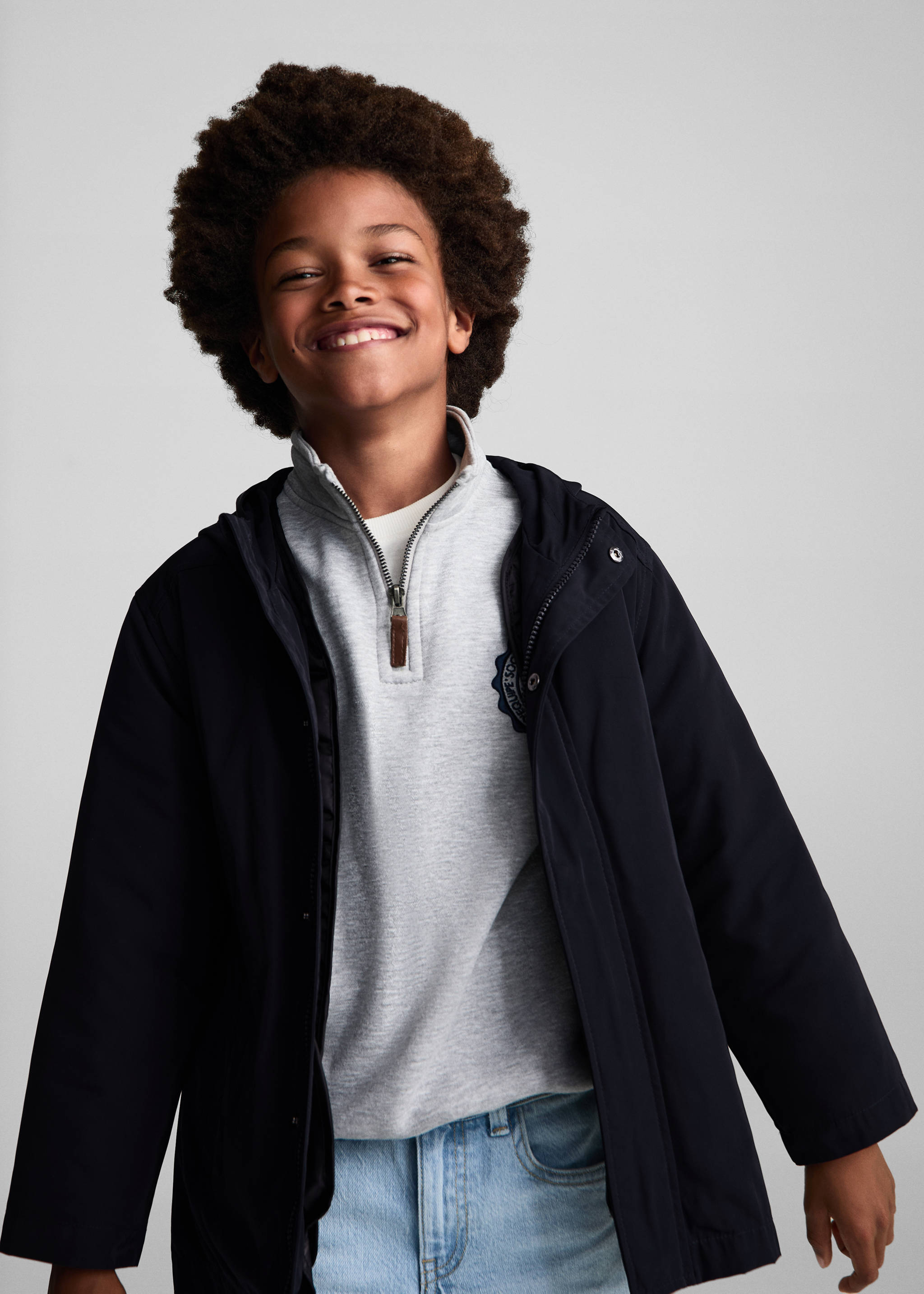 Anorak imperméable à capuche - Plan moyen