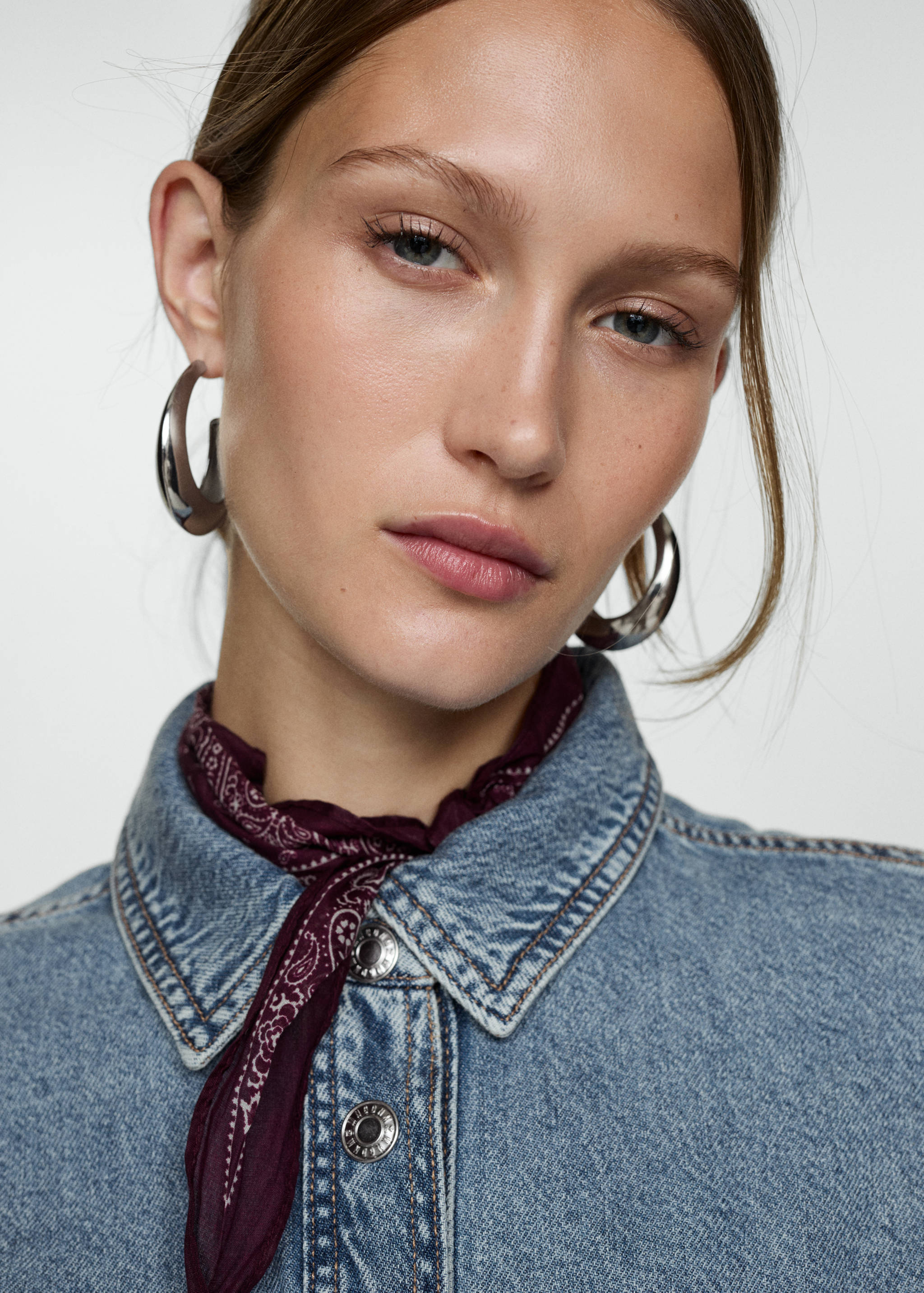 Верхняя рубашка из денима с необработанным низом - Деталь изделия 1