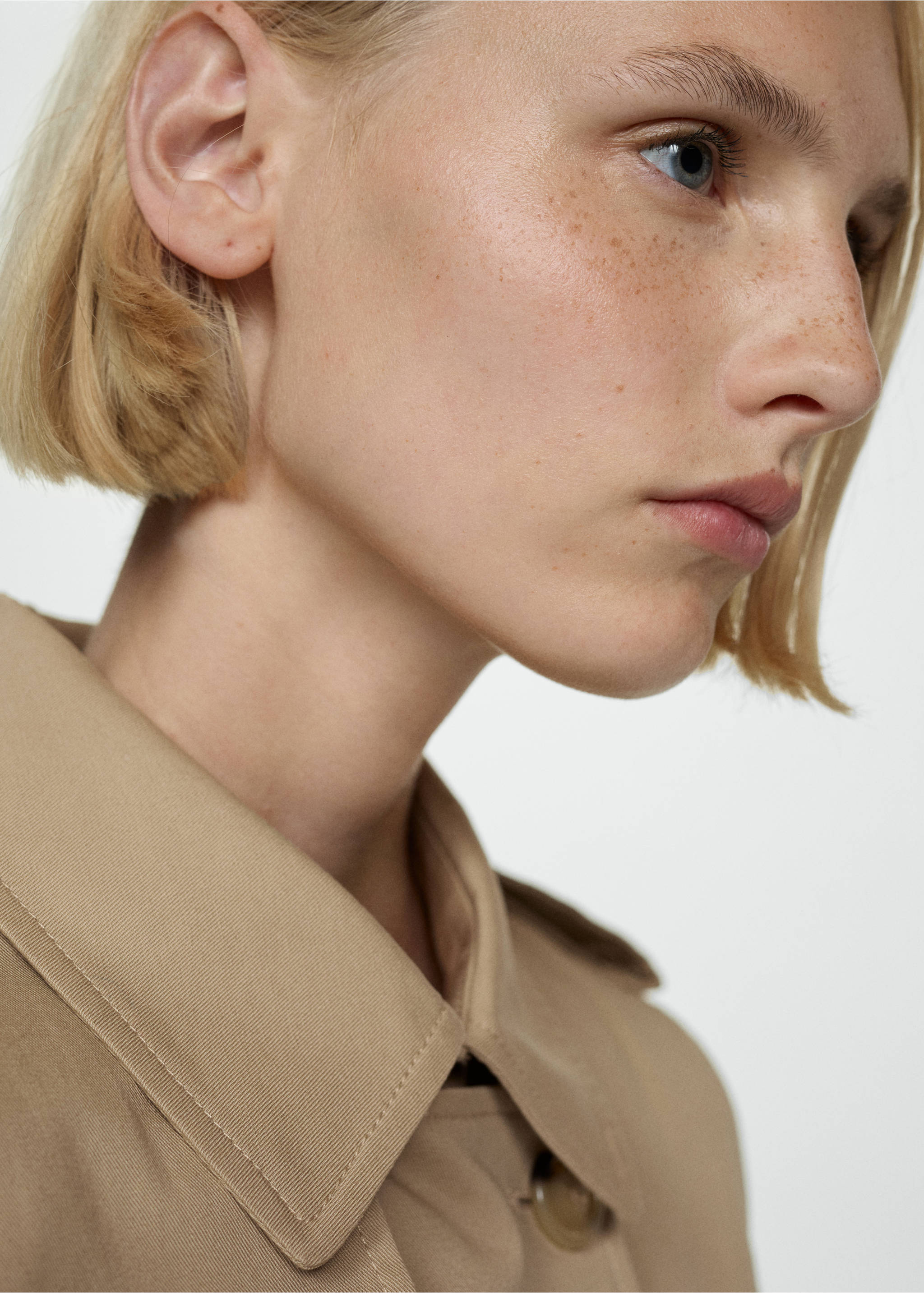 Classic trench coat with belt - Details of the article 1, Beige. Ref: 77054028-00.
