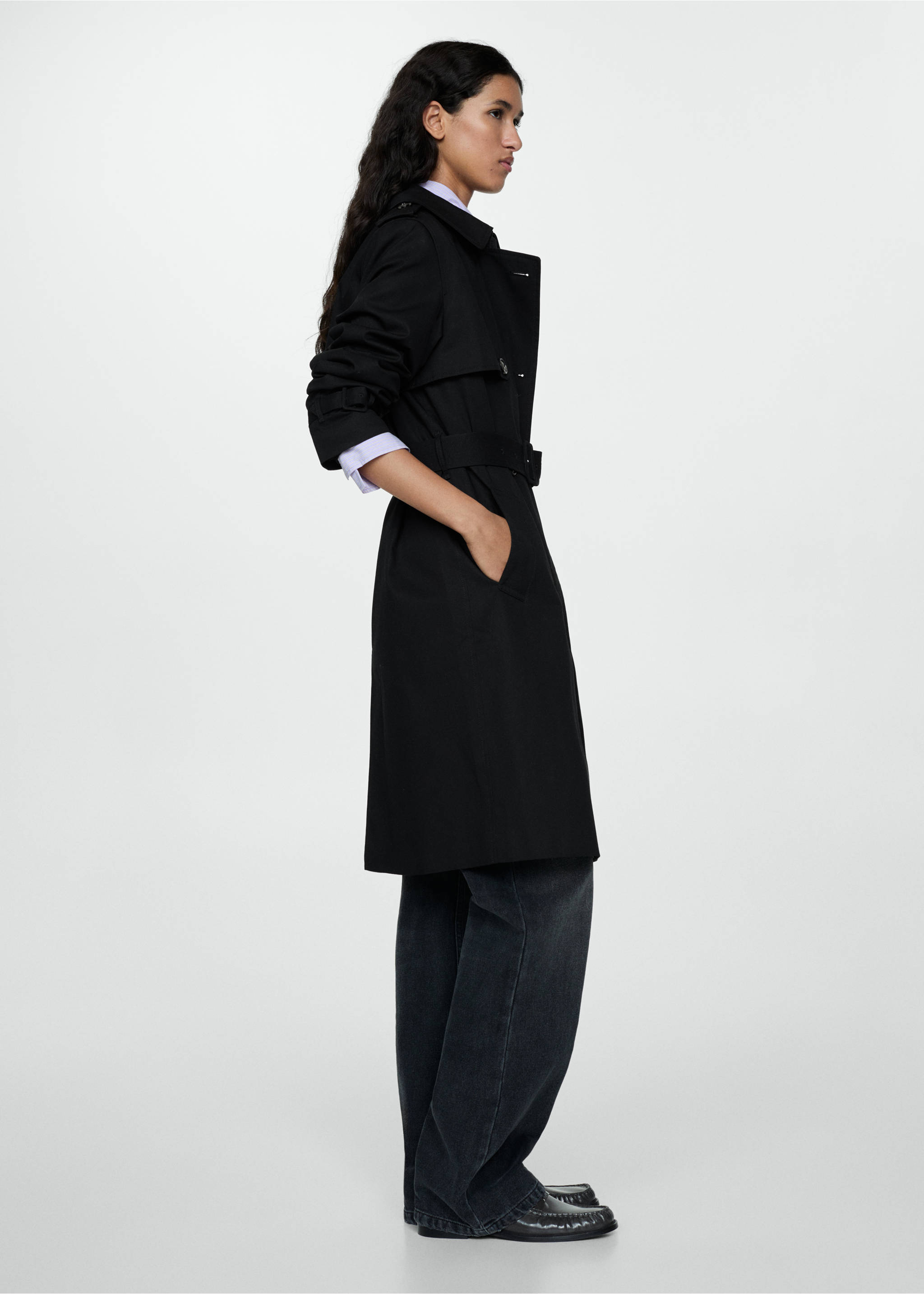 Classic trench coat with belt - Details of the article 2, Black. Ref: 77054028-00.