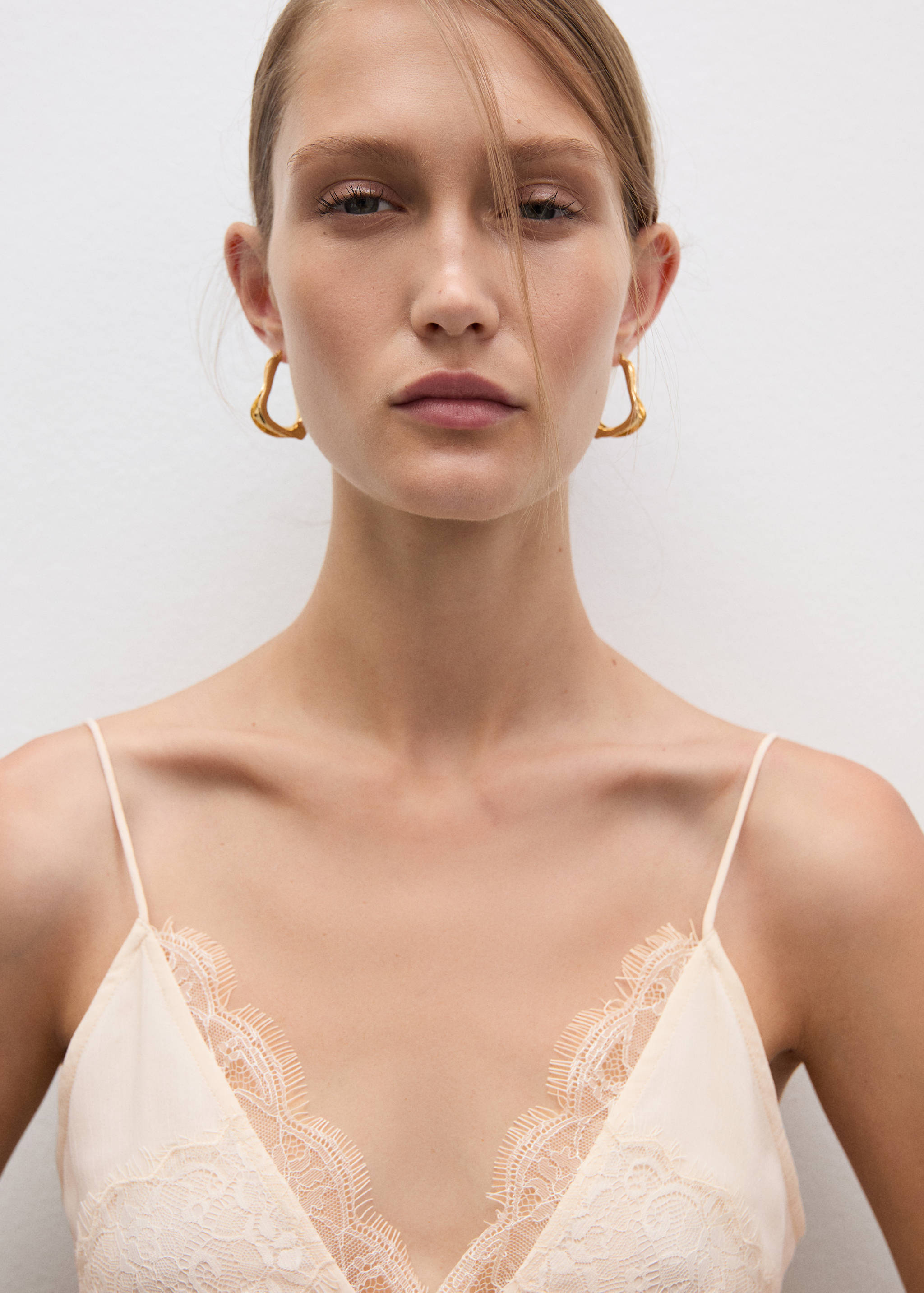 Lace short dress - Details of the article 1