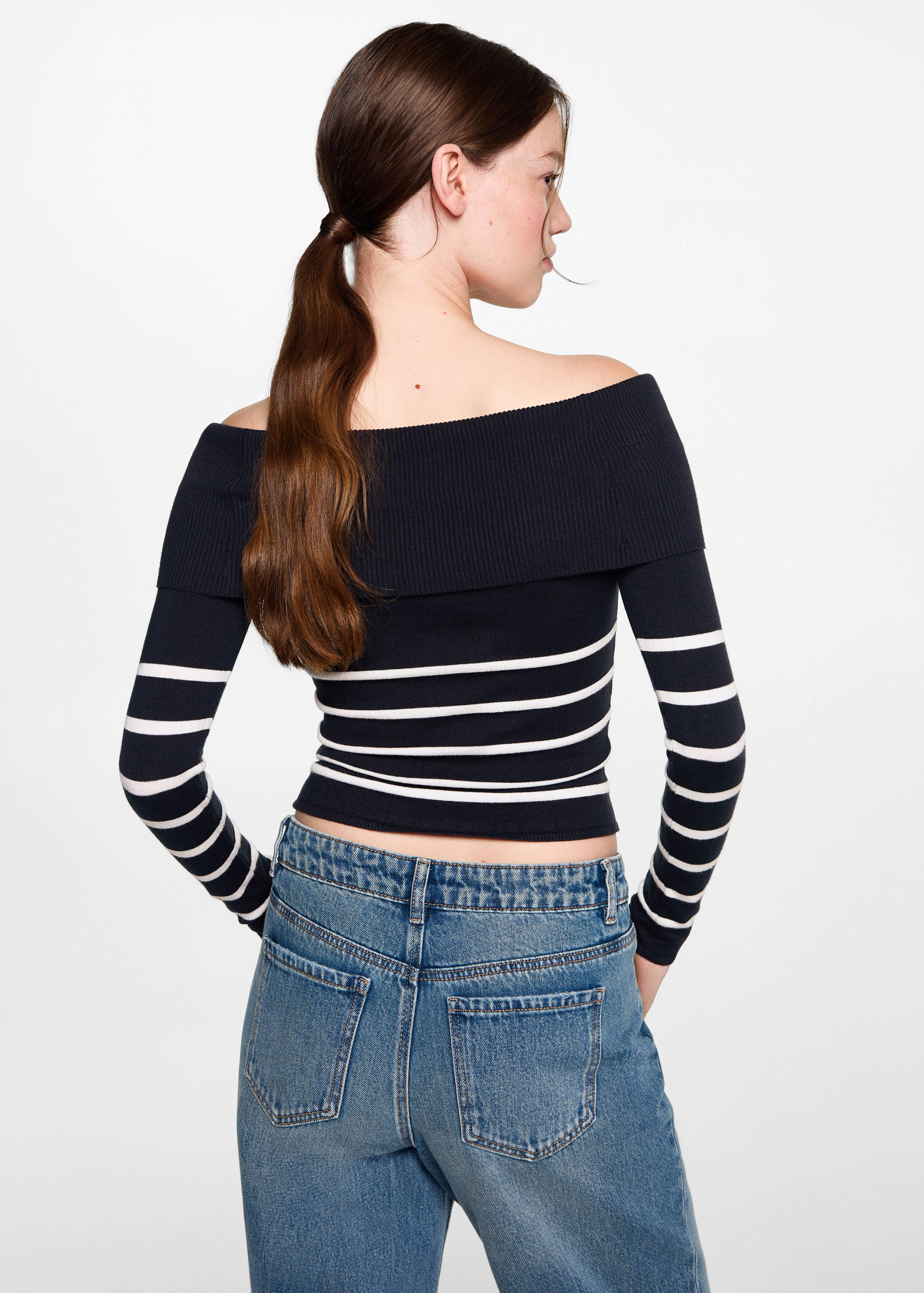 Open-shoulder striped sweater - Reverse of the article