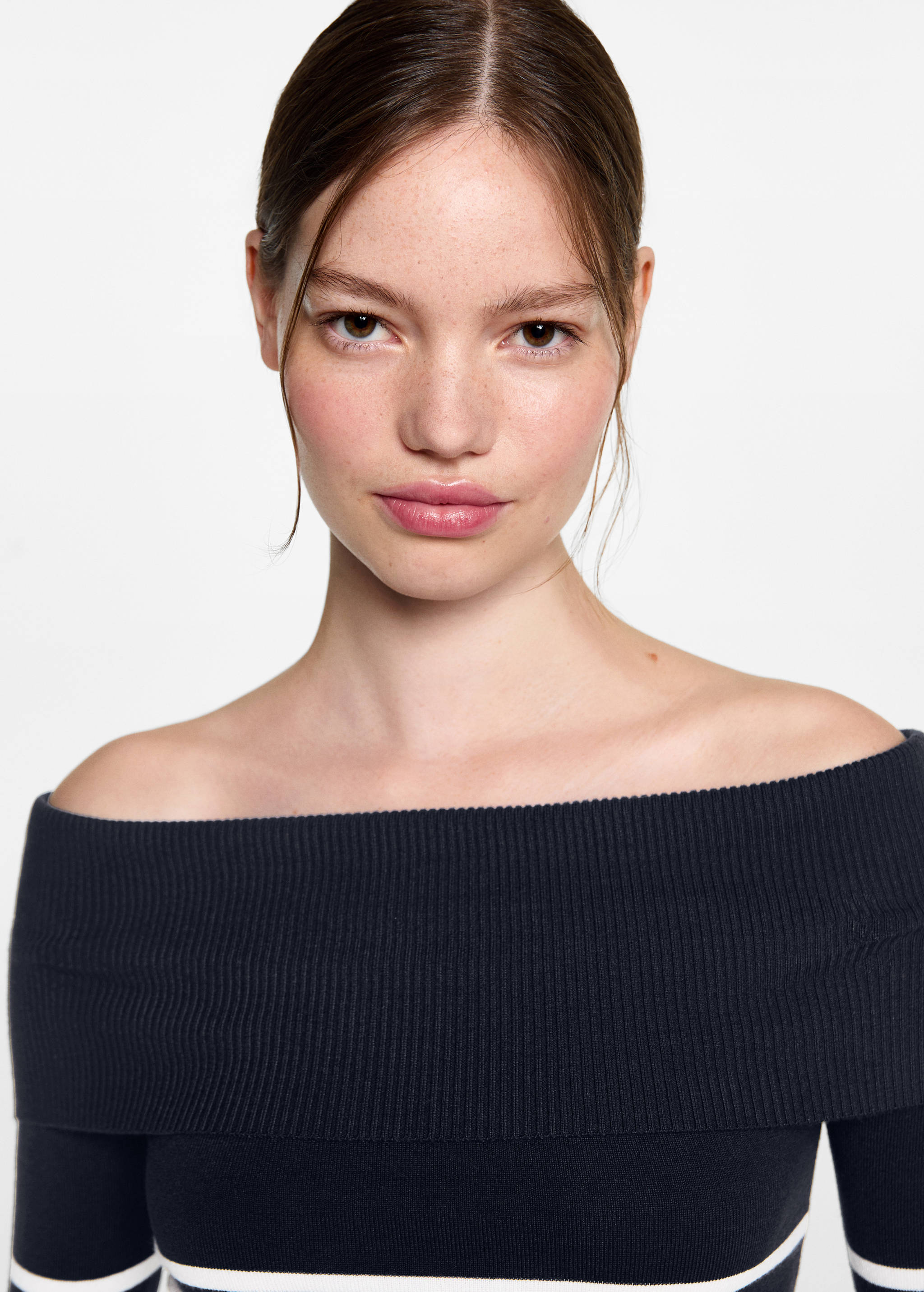 Open-shoulder striped sweater - Details of the article 1