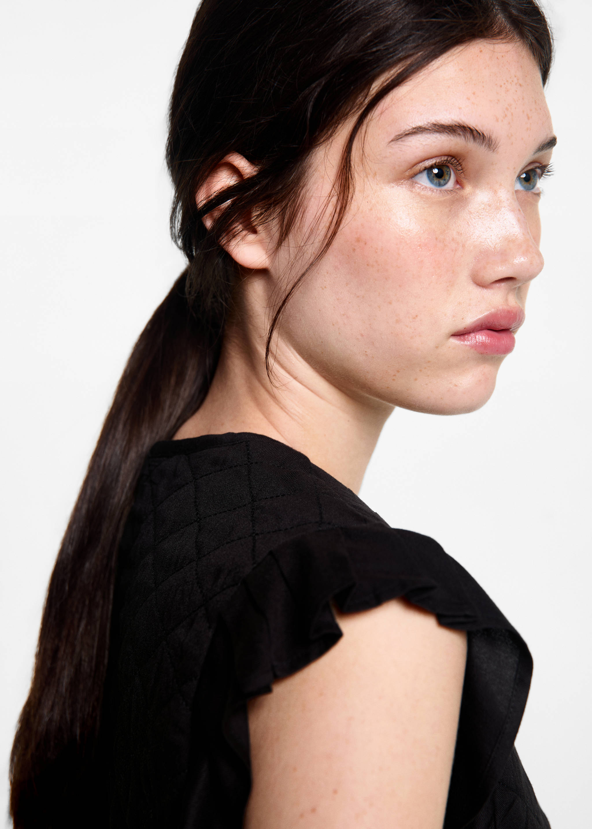 Quilted vest with pleat - Details of the article 1