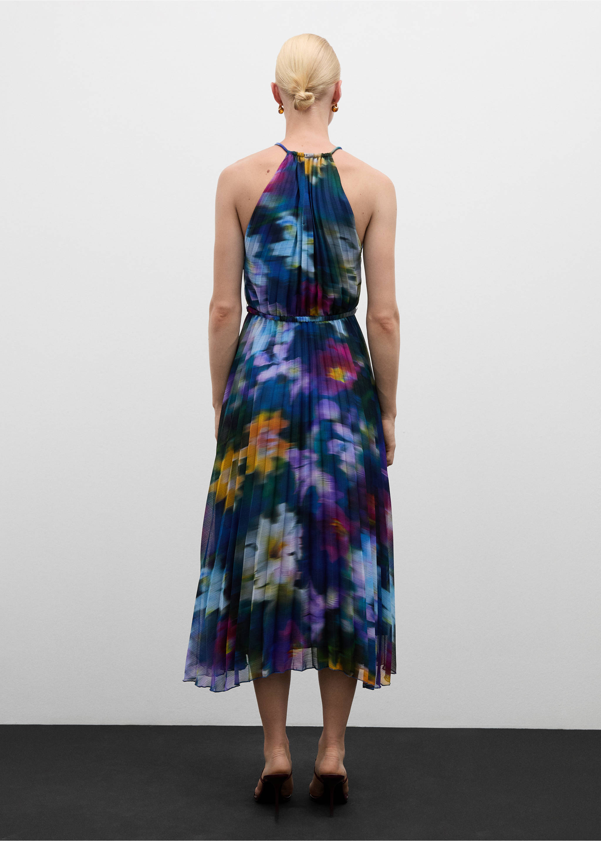 Vestido plisado estampado - Reverso del artículo, Azul. Ref: 77054068-00.