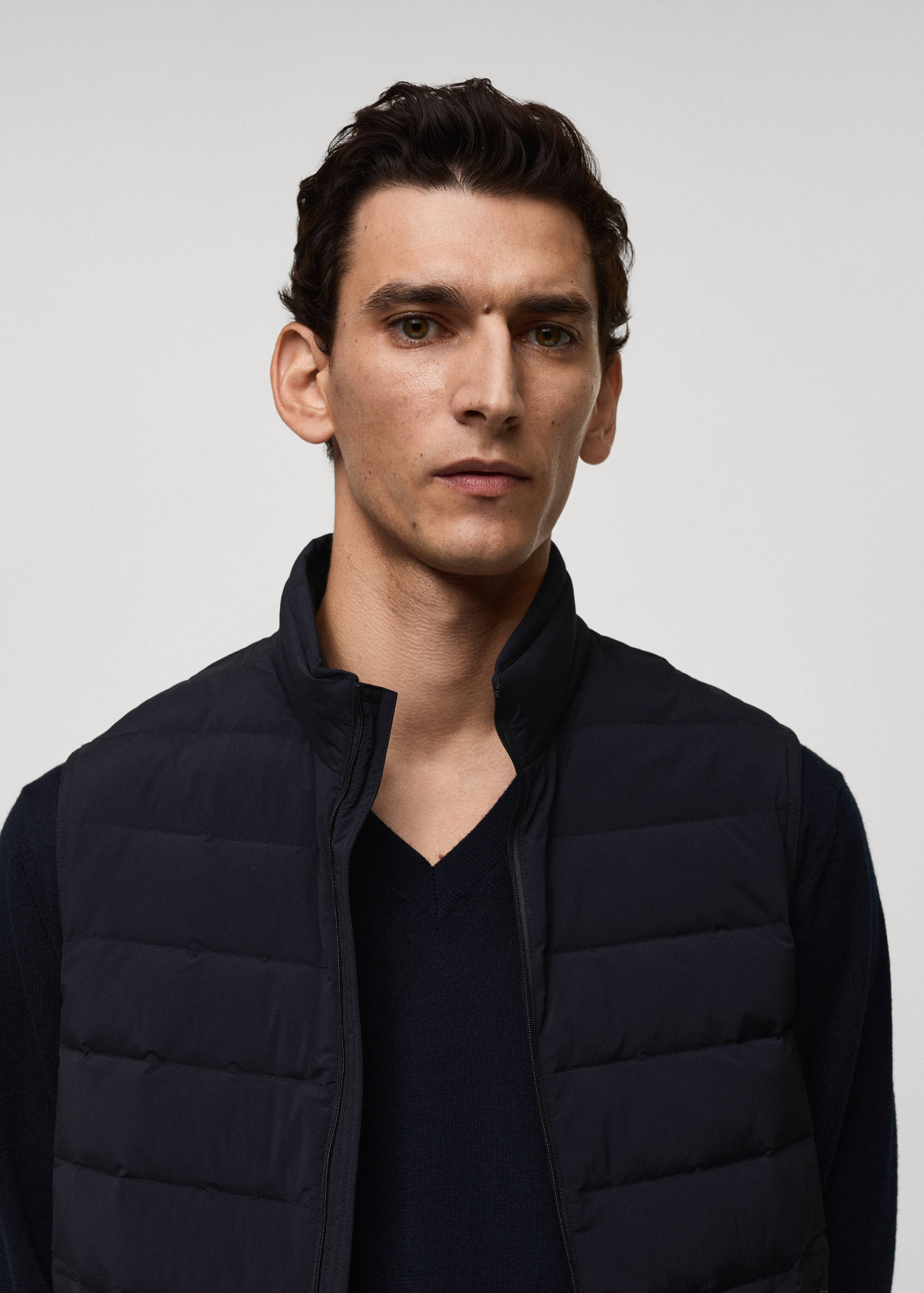 Quilted gilet with feather filling - Details of the article 6