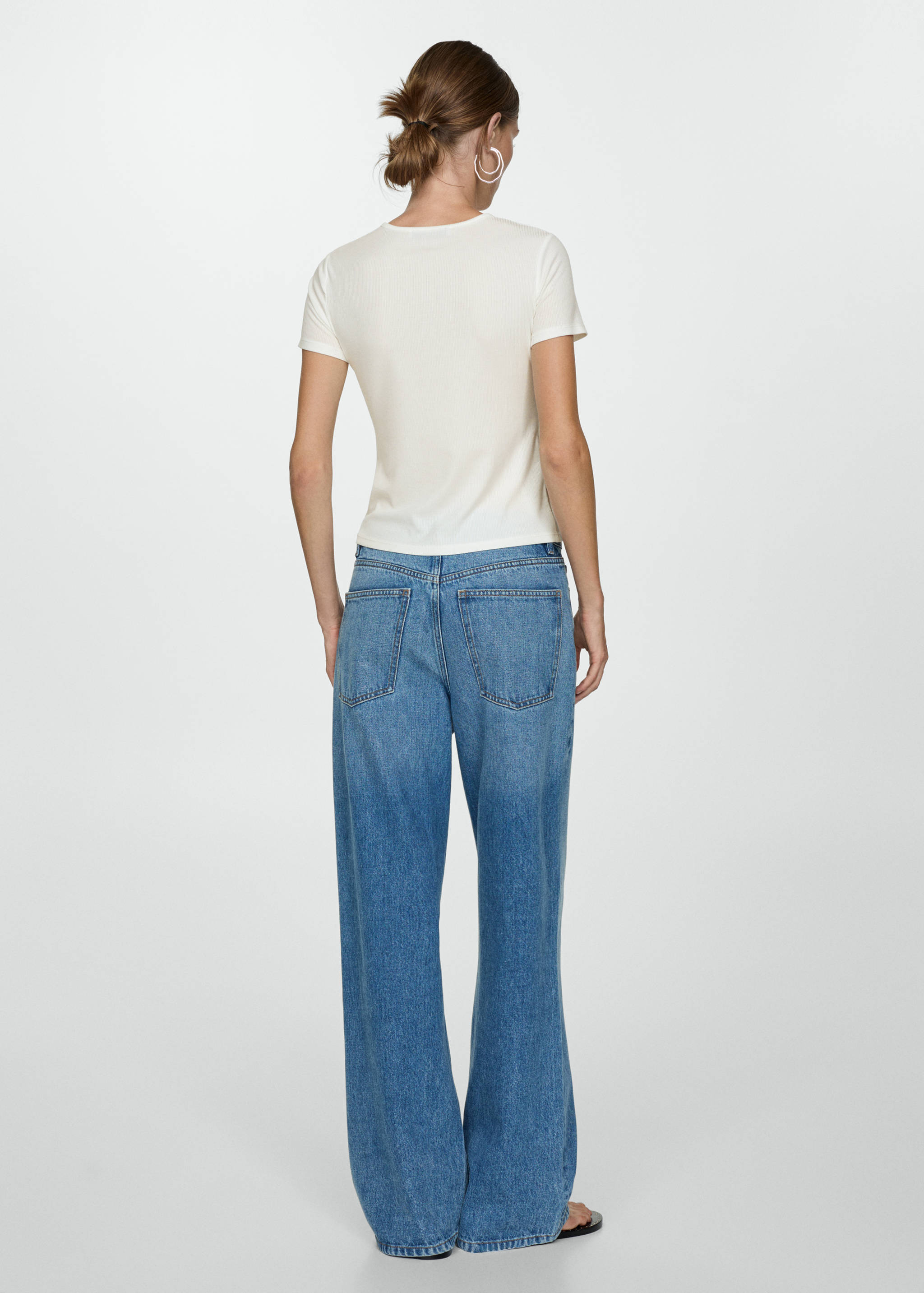 تي شيرت من اللايوسل بأزرار - الجهة الخلفية للمنتج