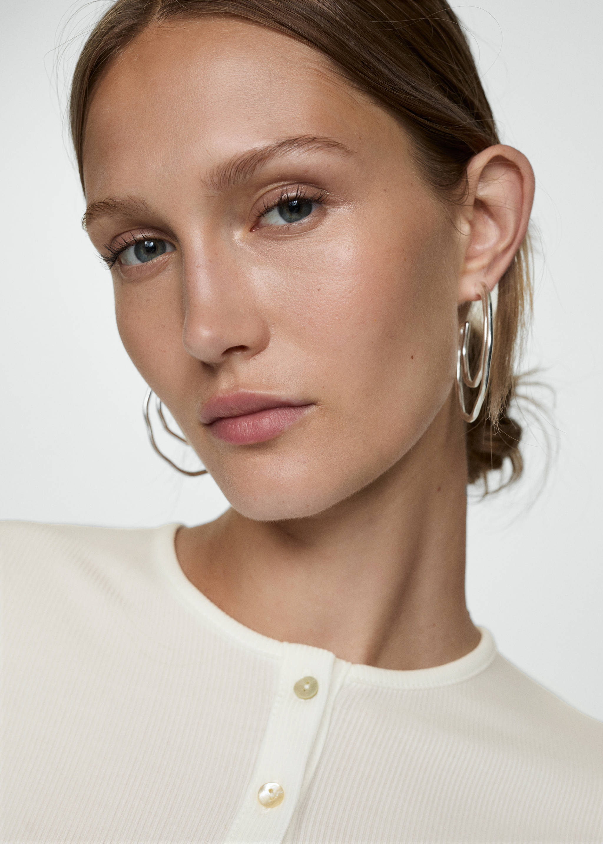 تي شيرت من اللايوسل بأزرار - تفاصيل المنتج 1