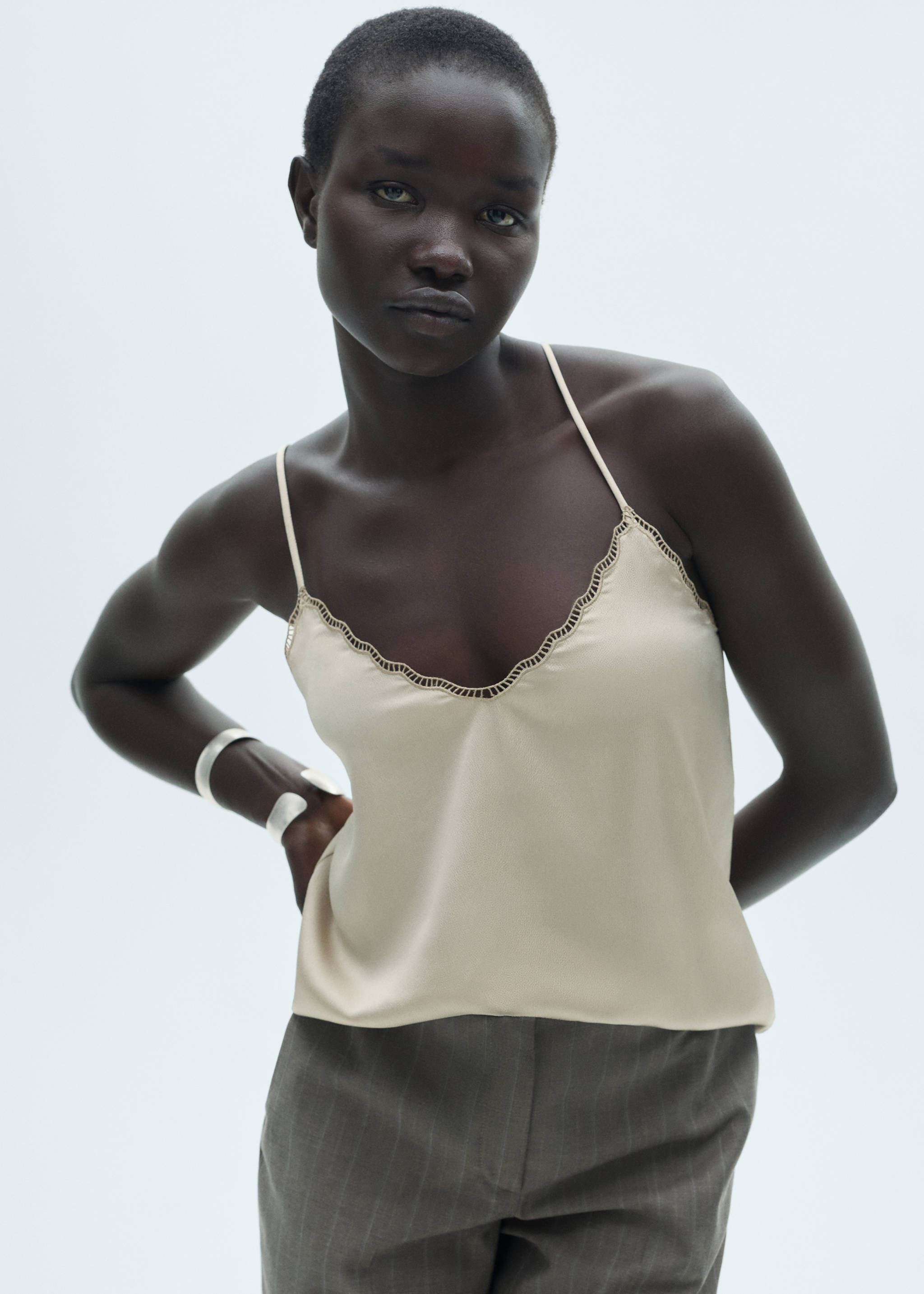 Top style lingerie satiné - Plan moyen