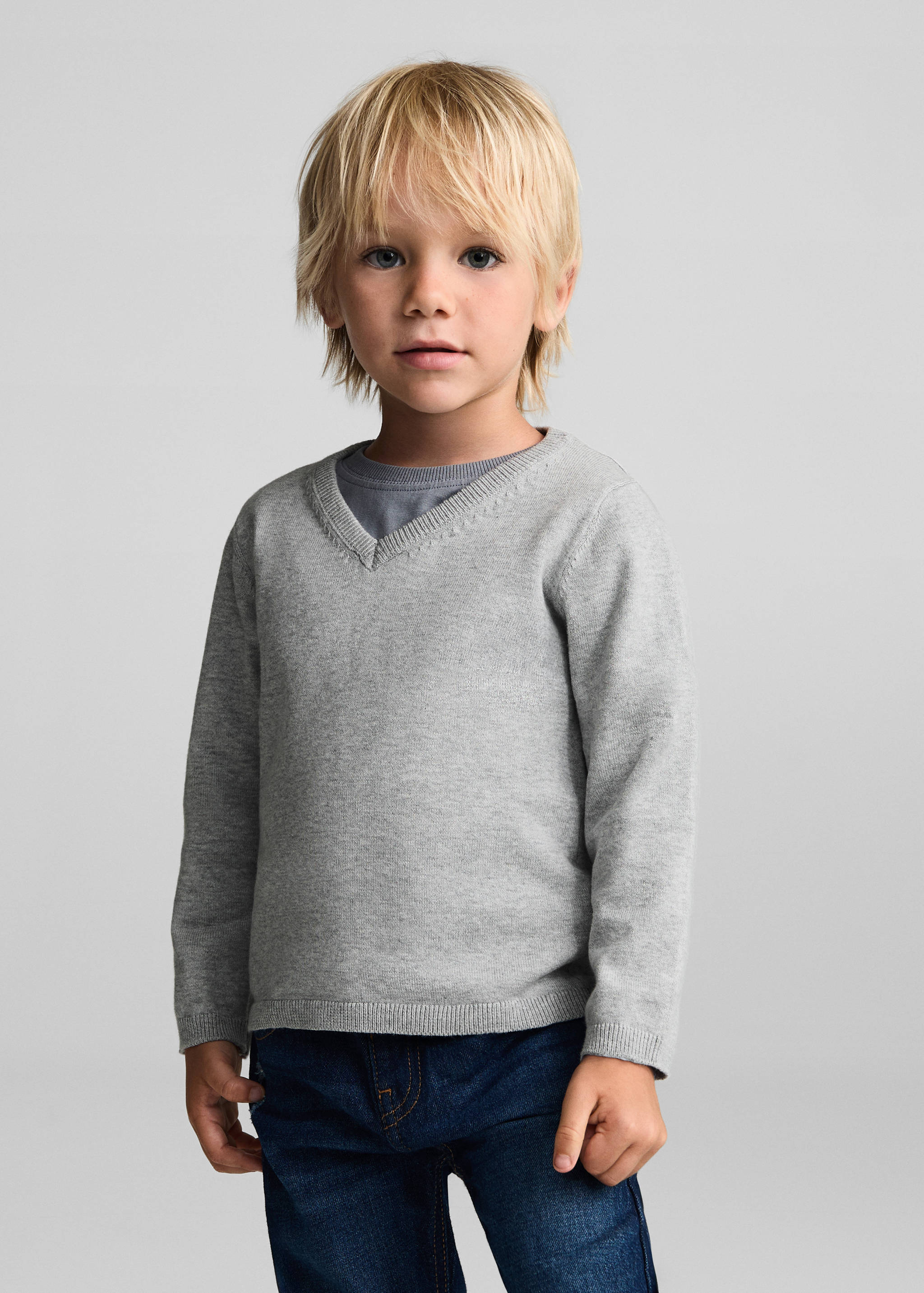 Pull-over à col en V - Plan moyen