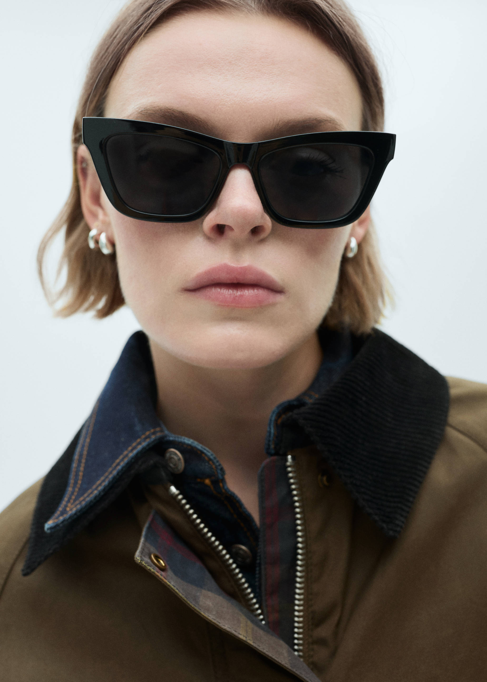 Waxed-effect short parka - Details of the article 1