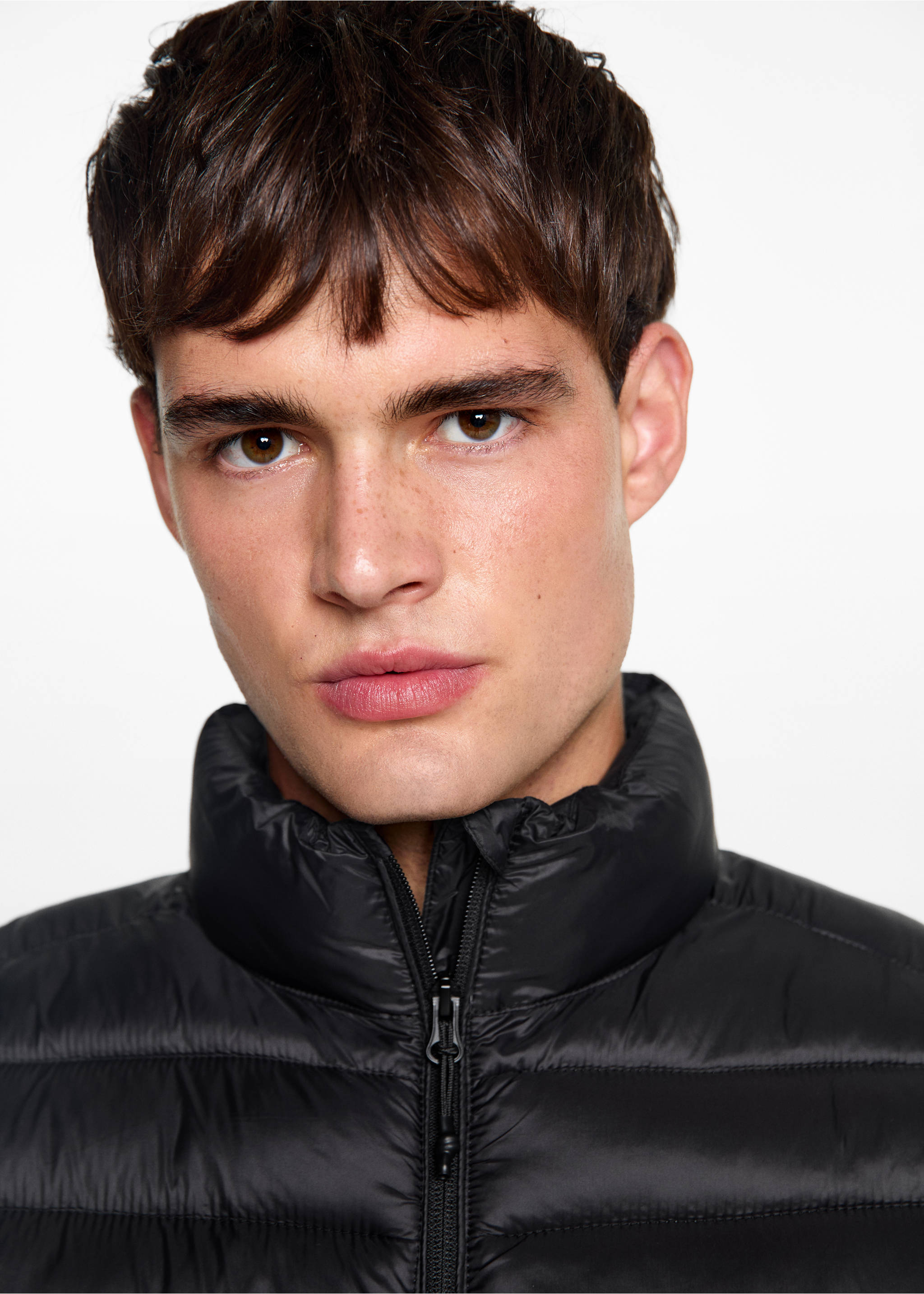 Chaleco acolchado - Detalle del artículo 1, Negro. Ref: 77055633-00.