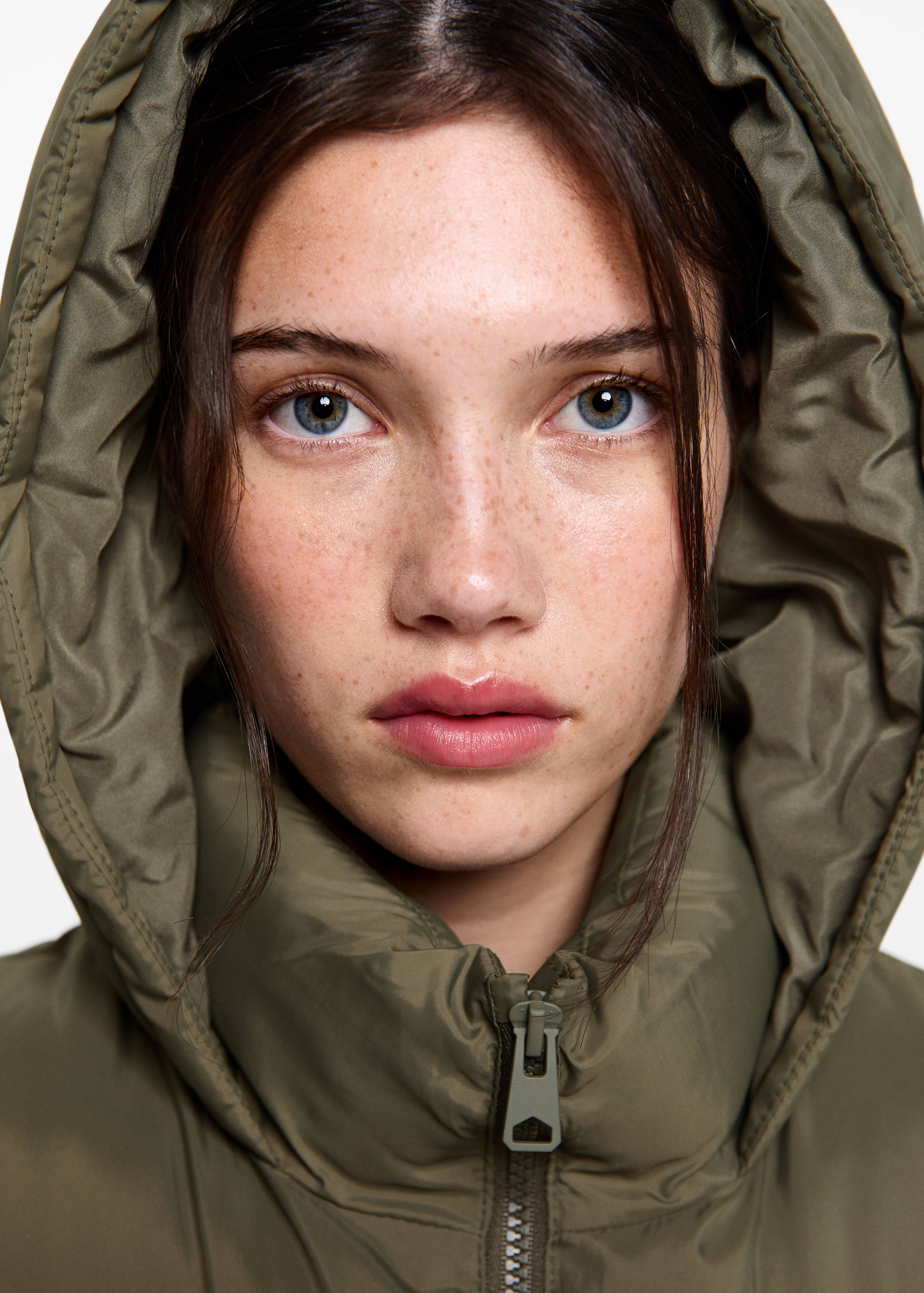 Chaleco acolchado capucha - Detalle del artículo 4