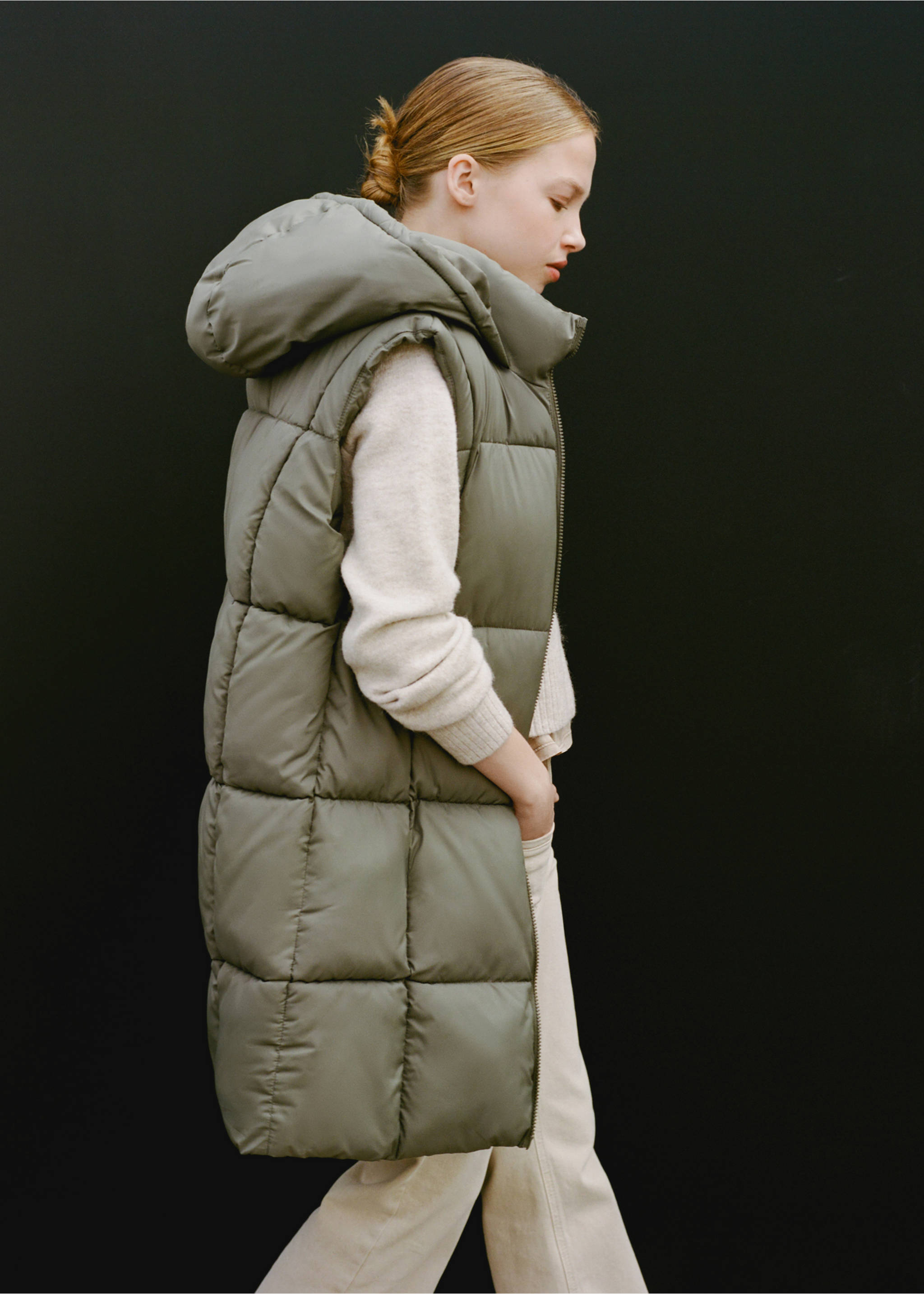 Gilet matelassé à capuche - Détail de l'article 5, Kaki. Ref: 77055637-00.
