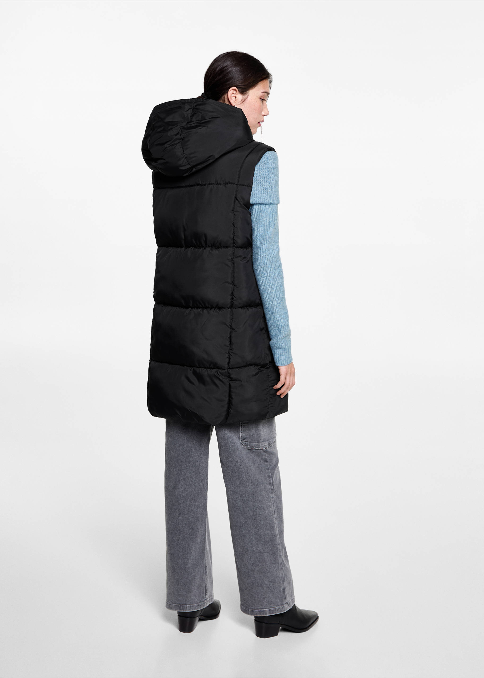 Gilet matelassé à capuche - Verso de l’article, Noir. Ref: 77055637-00.