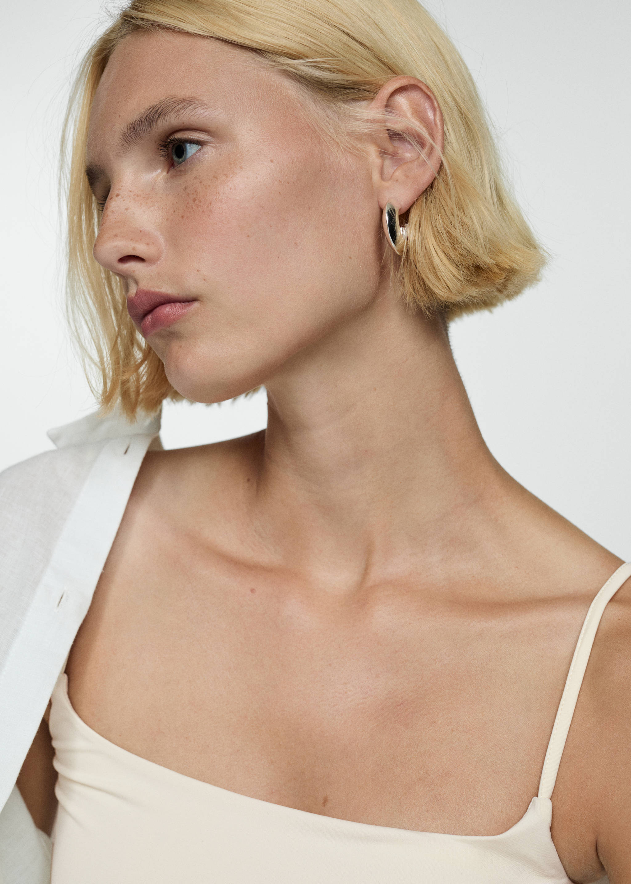 Slim-fit top with thin straps - Details of the article 1