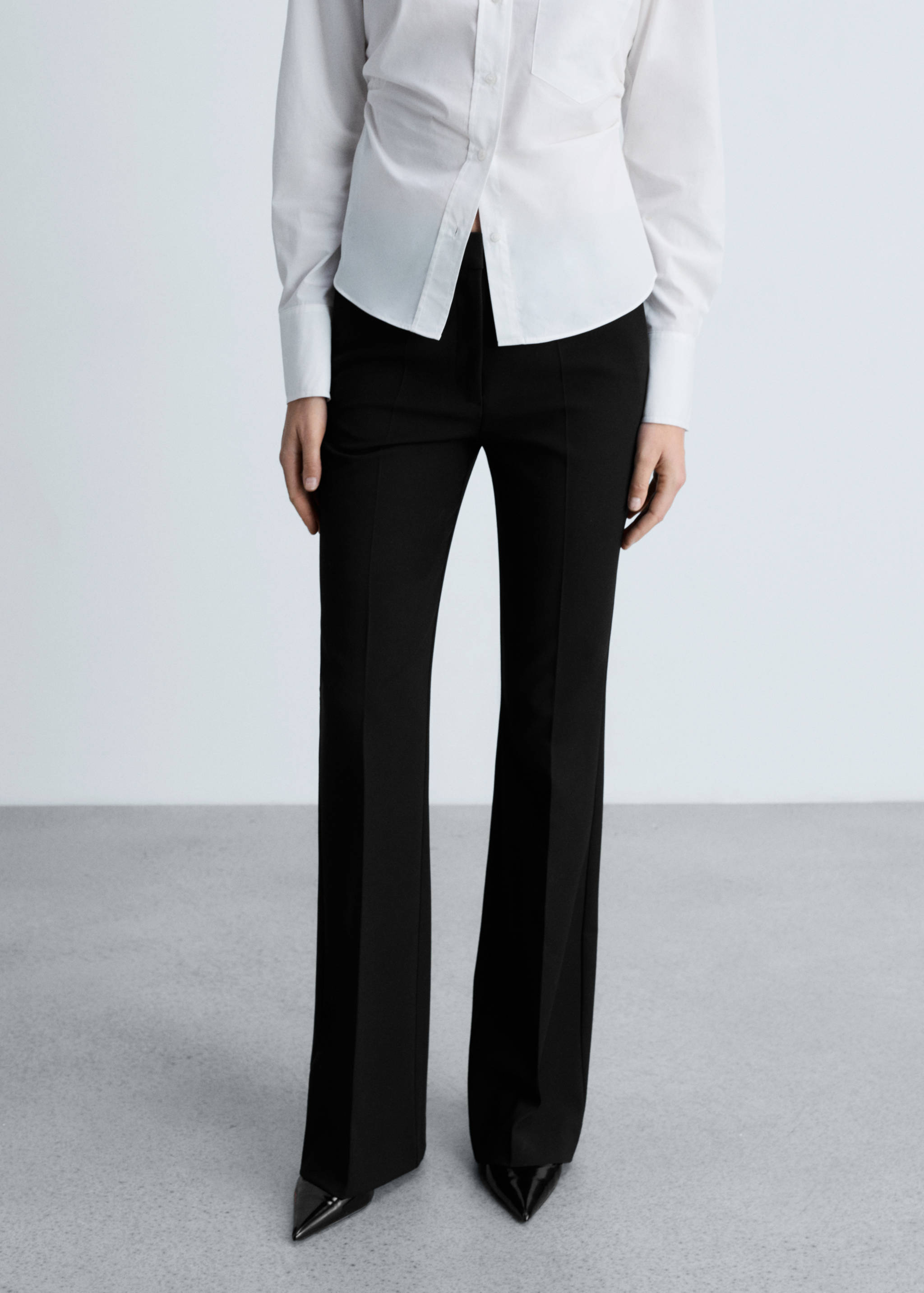 Παντελόνι καμπάνα με τσέπες - Μεσαίο πλάνο